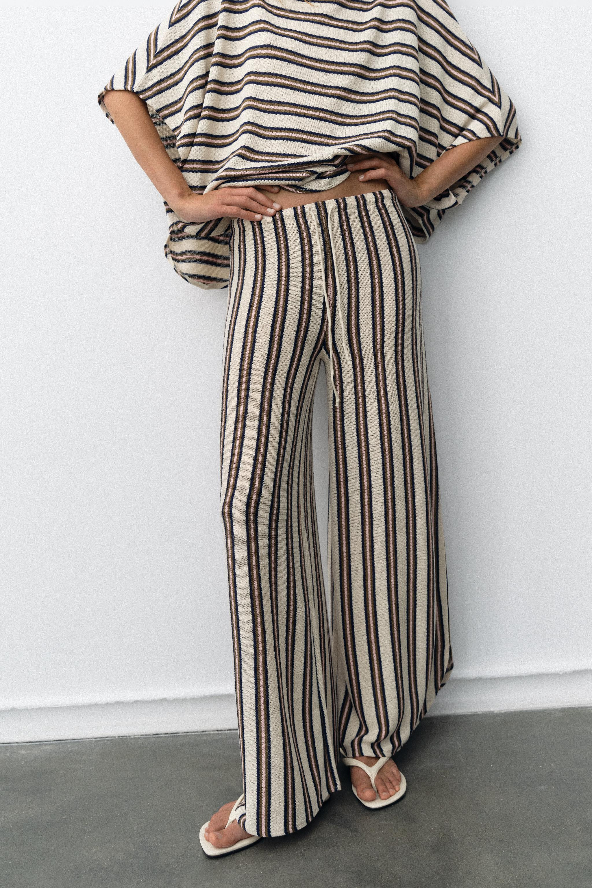 Trousers made of rustic fabric. Featuring a high waist with an elasticated waistband. Wide-leg de... | Zara UK