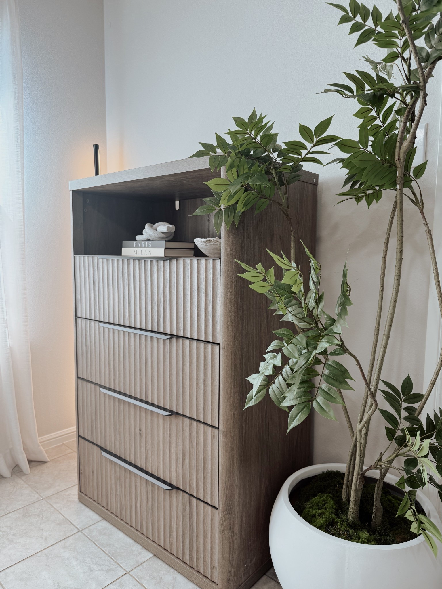 ✨ Add style and organization to your space with the SICOTAS dresser 🏡💖
Its modern ribbed design fits perfectly in any room — bedroom, living room, or hallway 🌿🕯️

#HomeDecor #Organization #ModernFurniture #HomeStyle #CozyVibes #MinimalistDesign #InteriorInspo

#LTKGiftGuide #LTKHoliday #LTKSeasonal