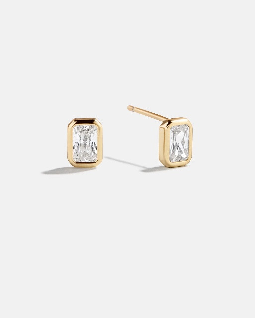 Mother’s Day - I’m pretty in love with these earrings.  I’m really into the emerald cut lately. 


#jewelry #earrings #giftforher #baublebar #emeraldcut #emeraldearrings 


#LTKOver40 #LTKMothersDay