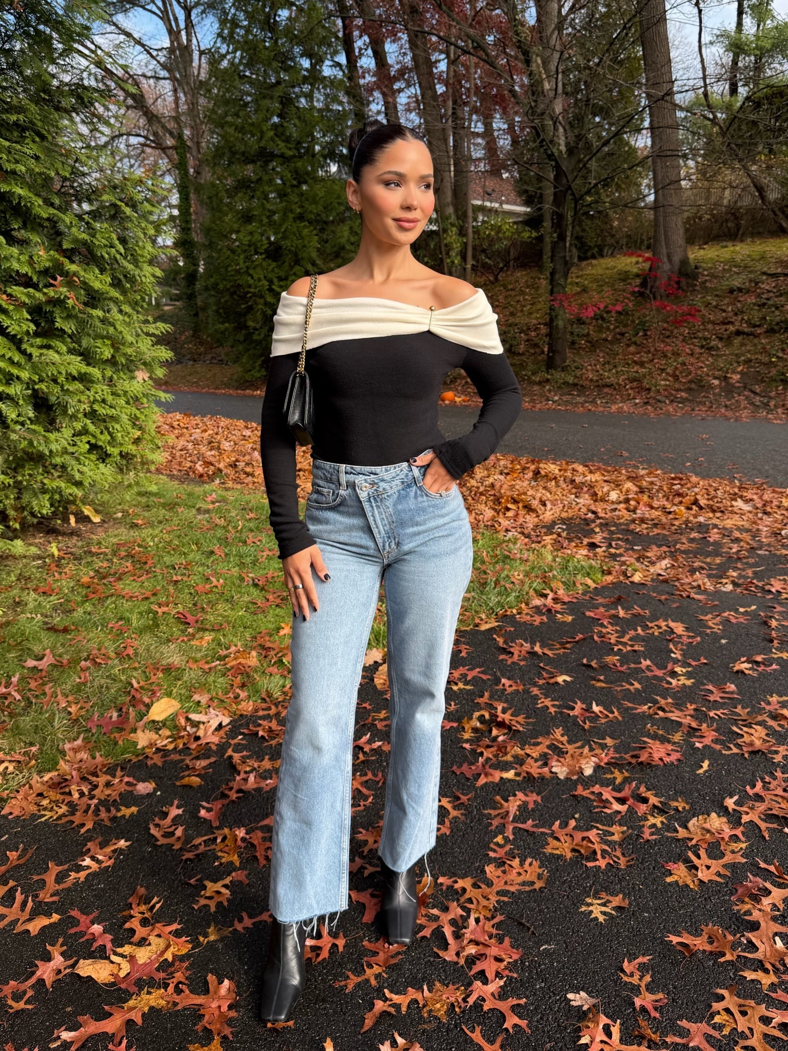 Top: Small 
Bottoms: 4 
Boots: TTS