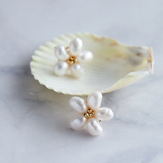 Pearl Flower Earrings, Pearl Stud Earrings, Daisy Earrings, White Flower Earrings, Baroque Pearl ... | Etsy (US)