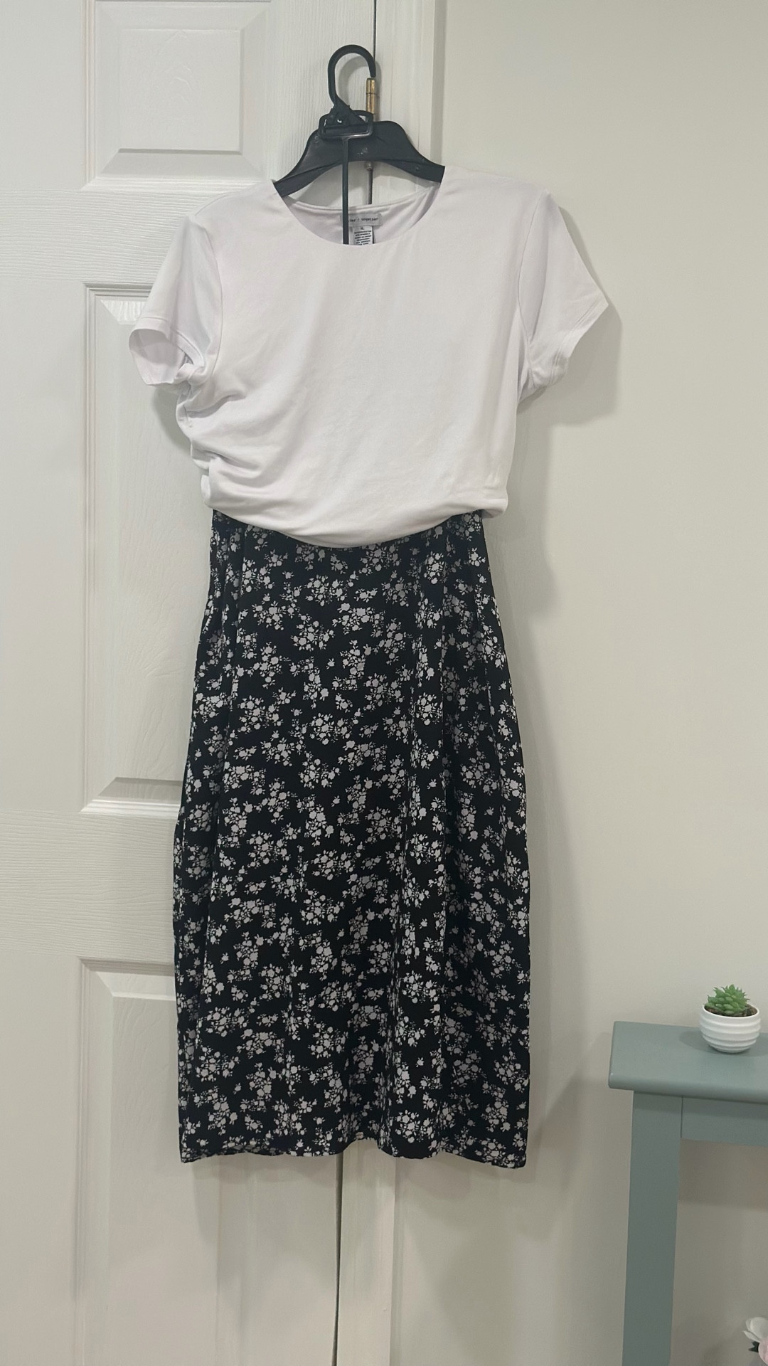 High waisted floral skirt.. Perfect for work, date night outfits, casual wedding or summer events. 

#LTKWorkwear #LTKootd #LTKmomlife