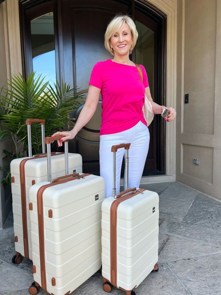 This rosy front twist tee is perfect to take on your next vacation. It’s lightweight and comfy which makes it perfect for days of sightseeing and exploring. 


#LTKSeasonal #LTKTravel #LTKOver40