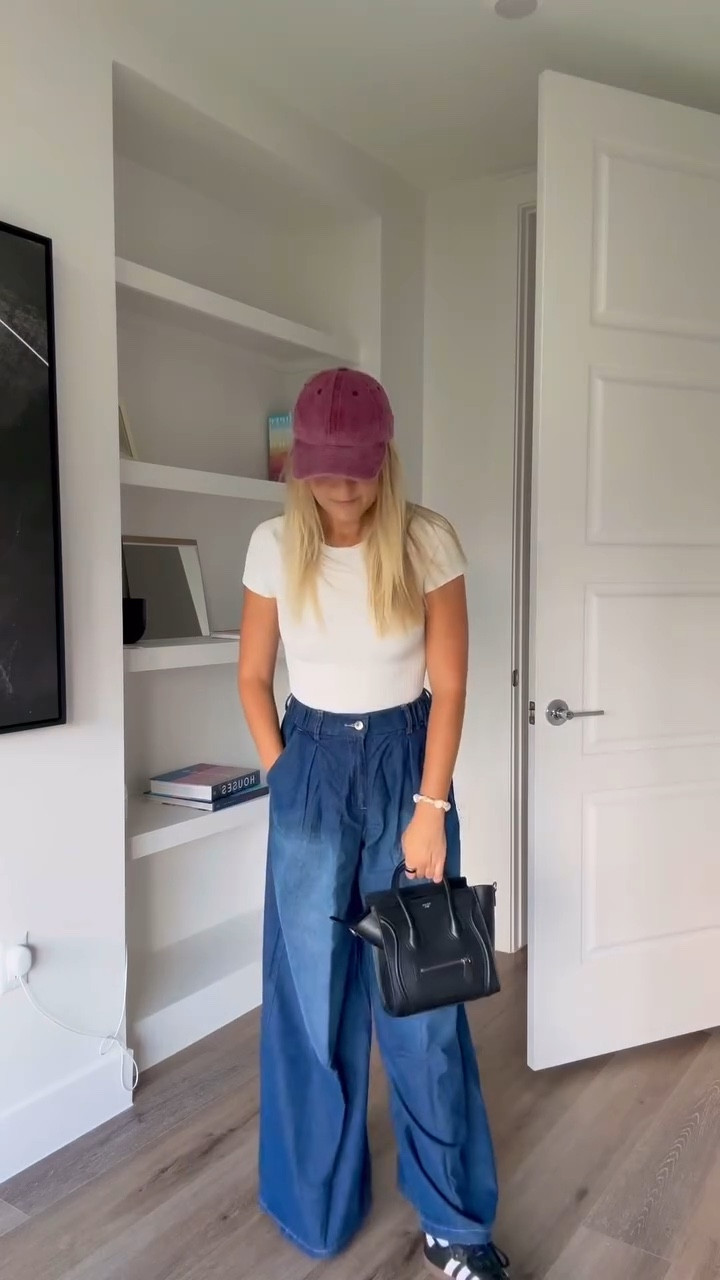 These jeans are so comfy they are the perfect all day travel jean 

Link in bio in LTK shop 

Fall fashion / baggy jeans / minimalistic outfits / casual outfits / adidas sambas / Pinterest outfits / pop of red / outfit inspo 

#fallfashion #baggyjeans #popofcolor