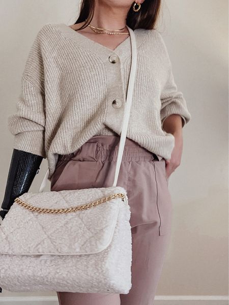 Neutral outfit with Sherpa handbag from Target   

#target #targetstyle #sherpa #handbag #trending #beigecardigan #neutralstyle

#LTKstyletip #LTKitbag #LTKunder50