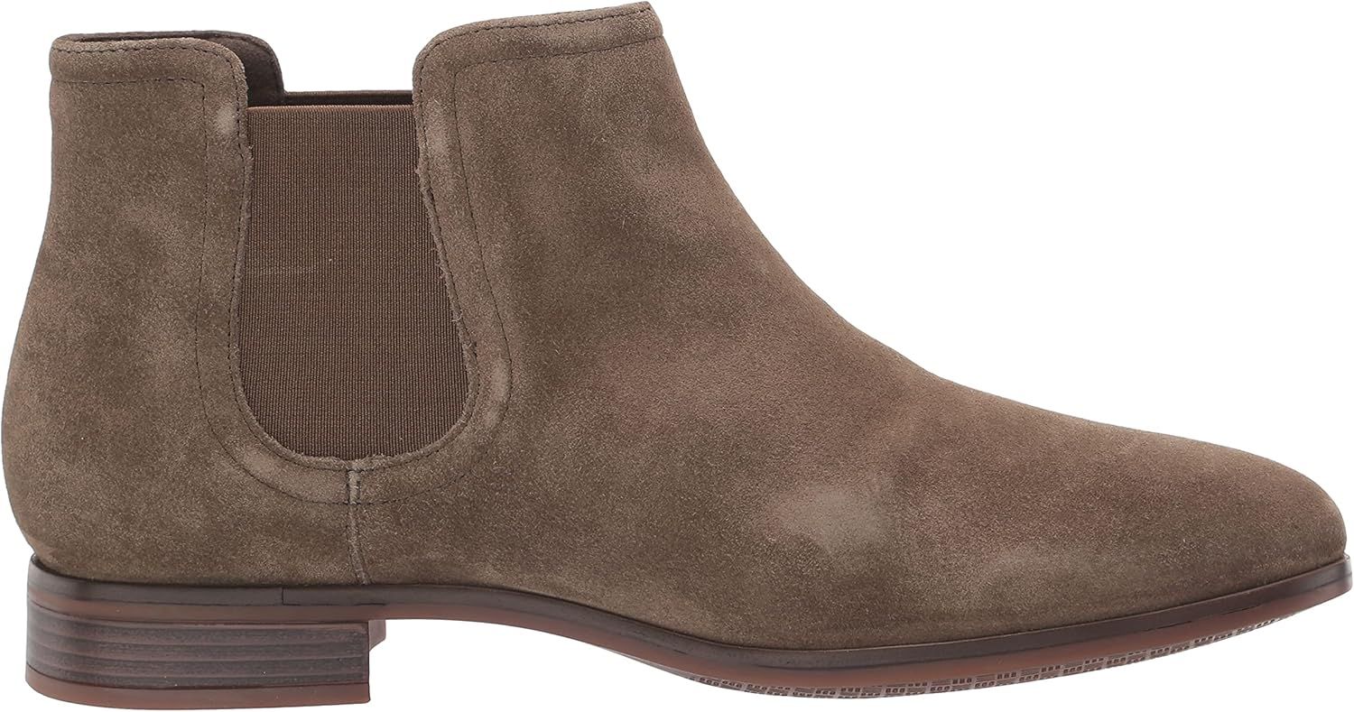 Amazon.com | Clarks Women's Trish Chelsea Fashion Boot | Ankle & Bootie | Amazon (US)