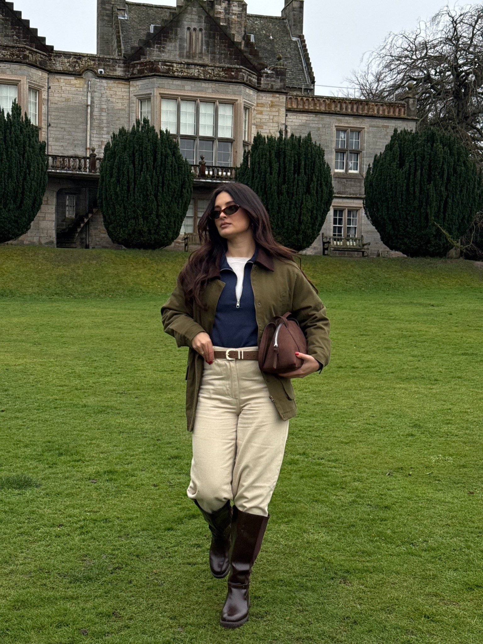 Serving old money, somewhere in Scotland. #bonprix 

#LTKeurope #LTKjeans