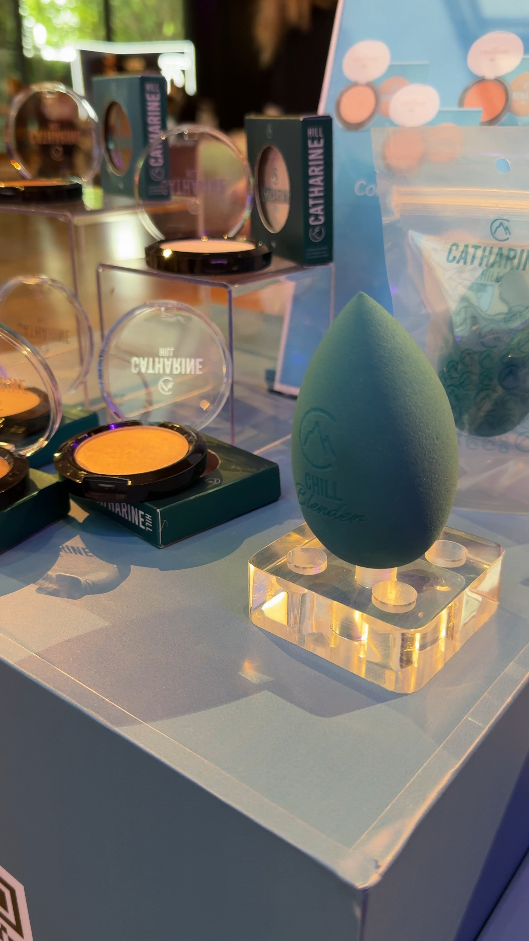 A Catharine Hill é uma marca de maquiagem profissional com excelentes produtos e os lançamentos foram os produtos para sobrancelha, lápis e máscara incolor e também os iluminadores que de tão lindos parece que o glow vem de dentro da pele ✨

#LTKbrasil #LTKVideo #LTKbeauty