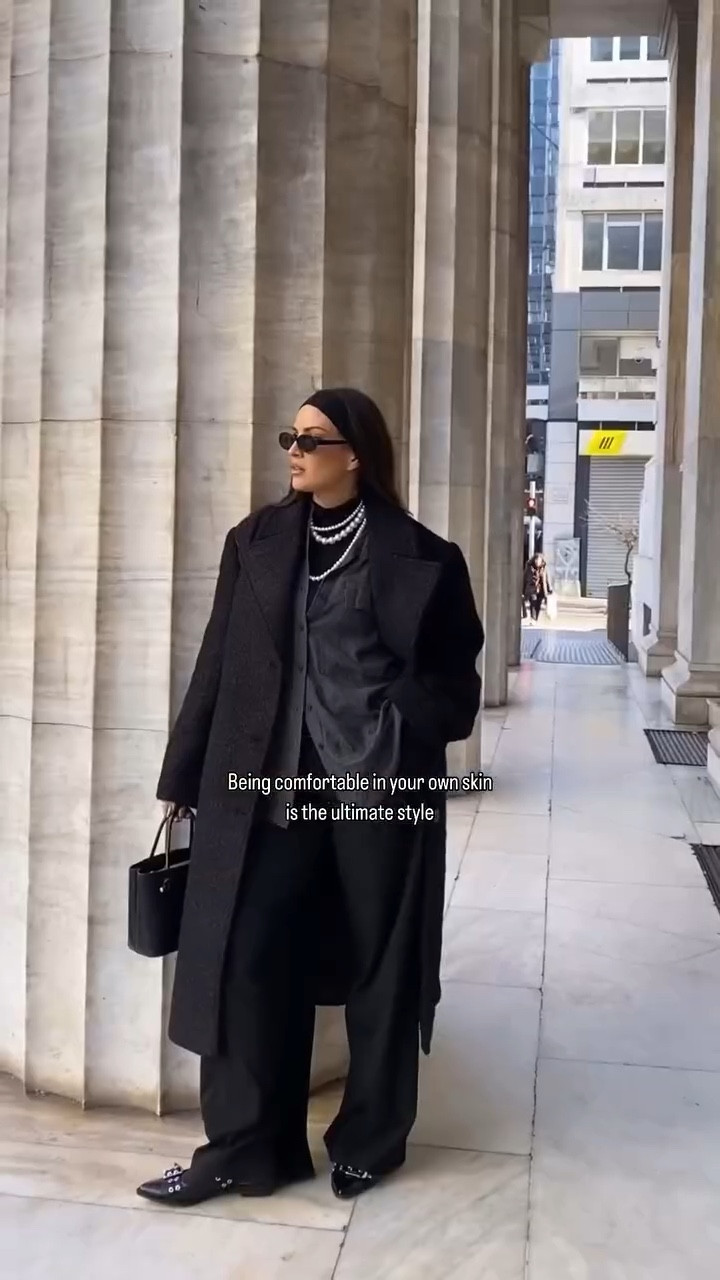 Wearing black → feeling good → style on point 🖤

Save this for your next black outfit inspo ✨

#blackoutfit #wintercots #allblackeverything #dailyoutfits

#LTKStyleTip #LTKSeasonal