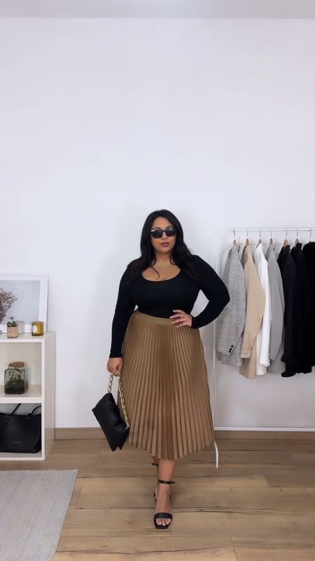 Styling a pleated skirt for spring ✨
Midsize curvy easy chic casual look

#pleatedskirt #longskirt #curvy #springlook

#LTKstyletip #LTKmidsize #LTKplussize