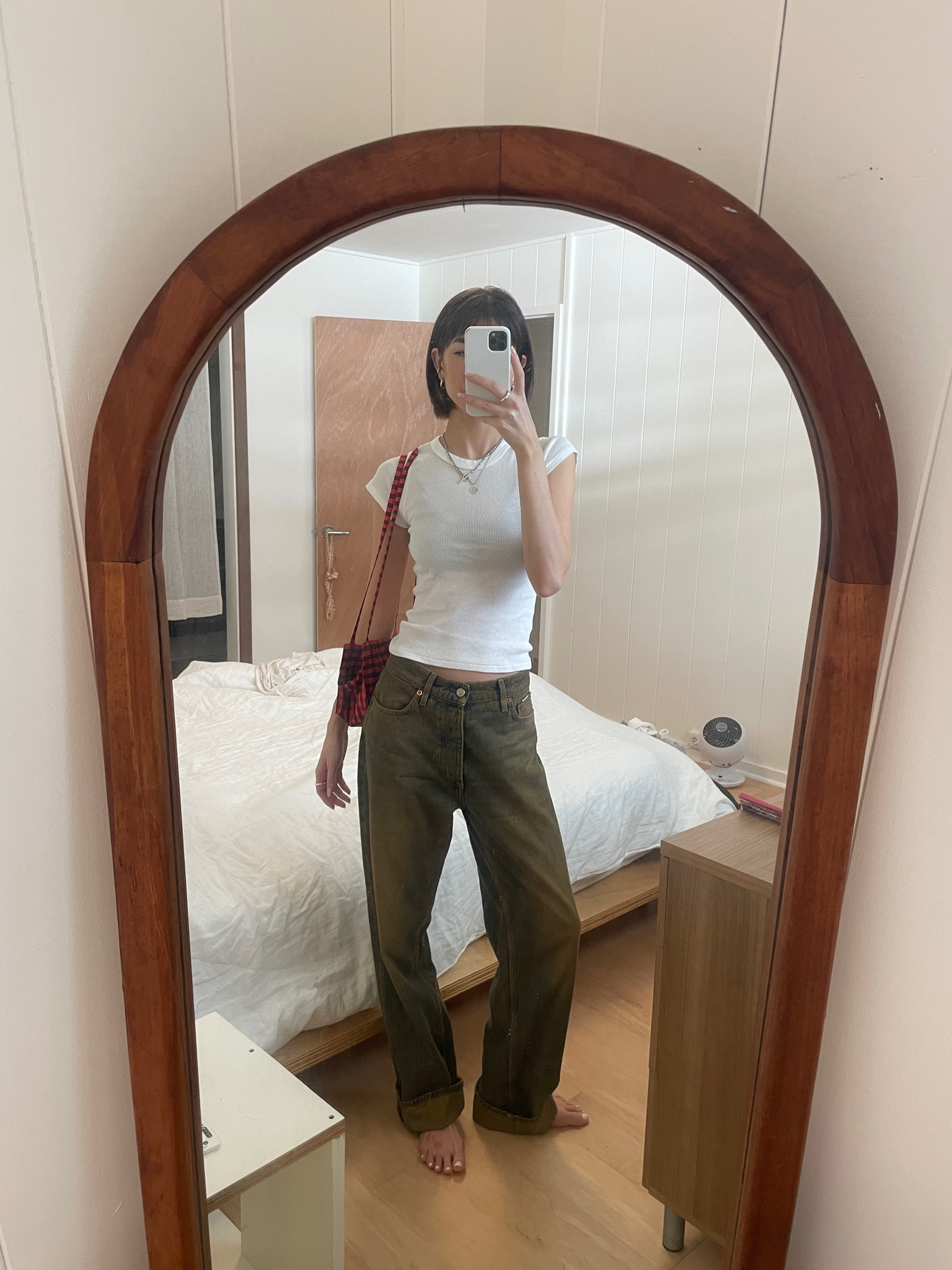 Tee: Brandy Melville, pants: Eytys Benz jeans orange wash. Bag: coming of Age New York 