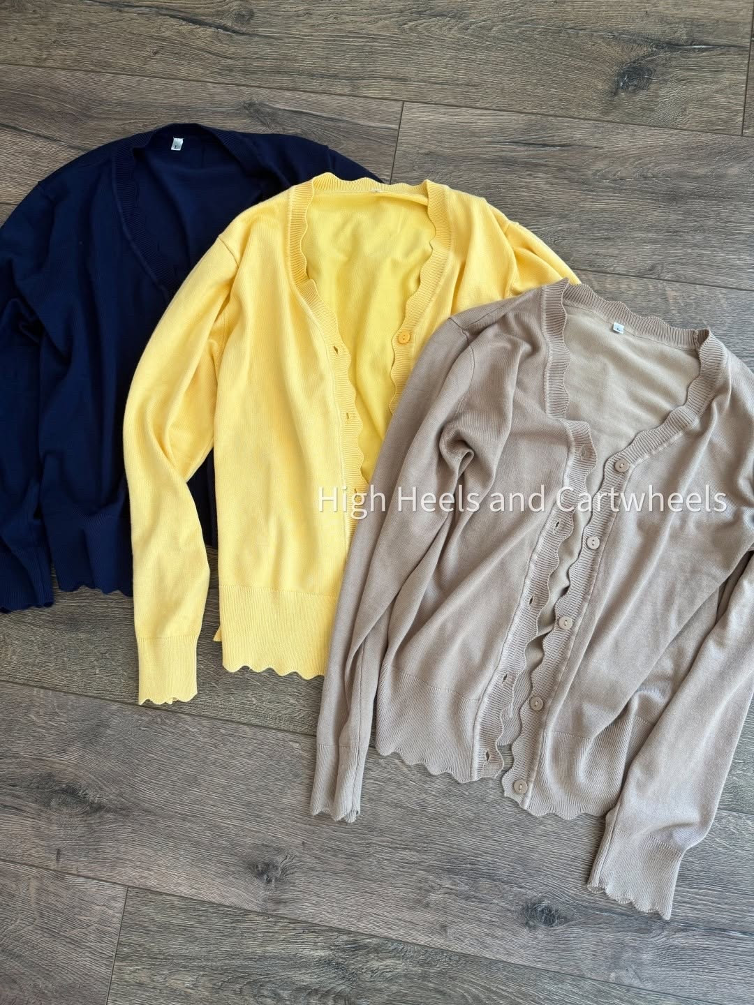 Check out these cute, scalloped cardigans from Walmart! These are a perfect staple piece and easy to throw on over your favorite top.🙌 SOOO many colors online