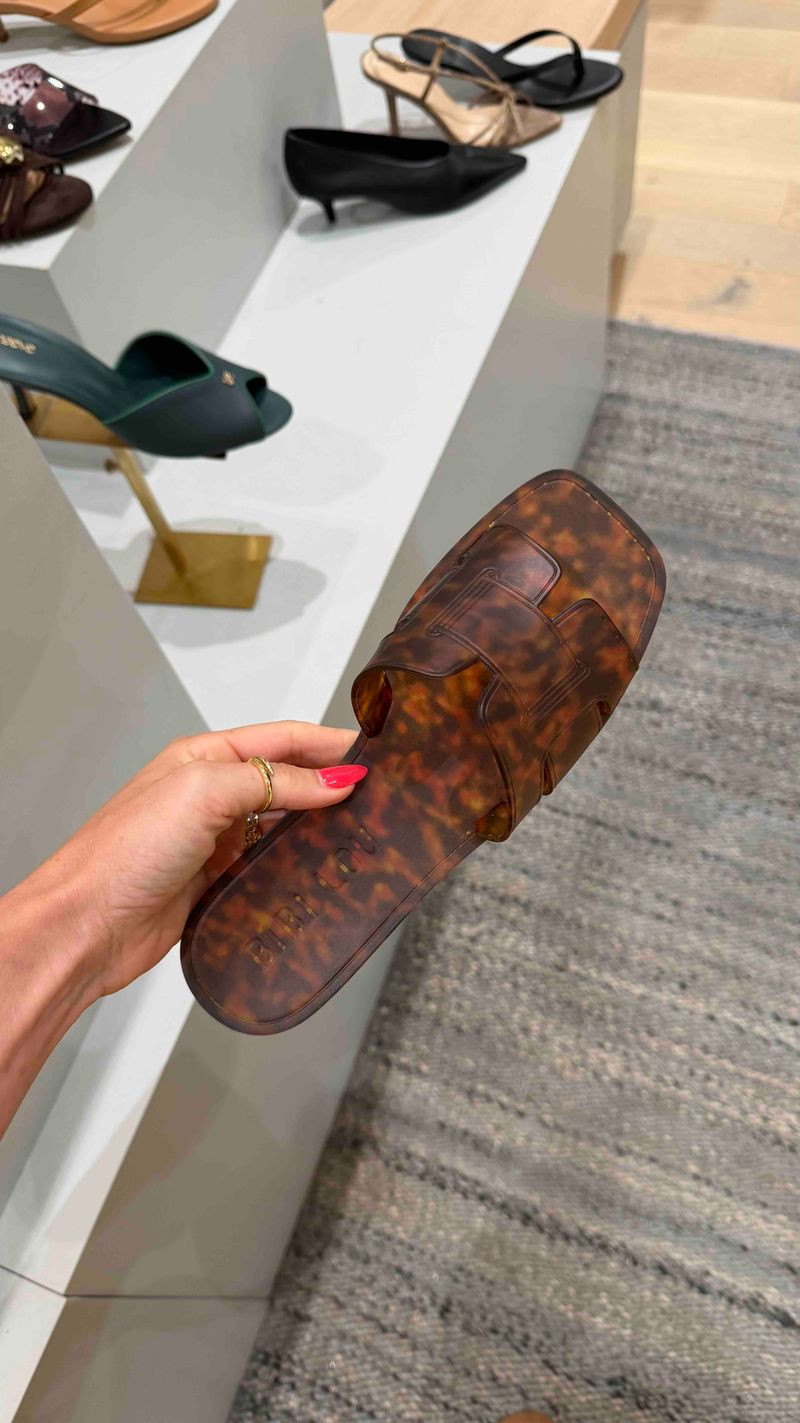 These tortoise shell jelly sandals are giving designer vibes without the designer price tag. 🤎✨ They're lightweight, waterproof, and the perfect neutral sandal to throw on with dresses, denim, swimsuits, or linen sets. If you're looking for an affordable Hermès-inspired sandal for summer, vacation, or everyday wear, these are such a good find.

Linked in my LTK before they sell out!

#jellysandals #tortoiseshell #designerinspired #hermesinspired #summersandals #vacationshoes #resortwear #beachstyle #neutralstyle #womenssandals #summerfashion #capsulewardrobe #everydaystyle #vacationoutfits #shoefinds #fashionfinds #affordablefashion #lookforless #amazonfashion #targetstyle #ltkstyle #ltkfashion #ltkfinds #shopmylook #summermusthaves #trendingfashion #sandals #resortstyle #outfitessentials #warmweatherstyle

#LTKgrwm #LTKootd #LTKSaleAlert