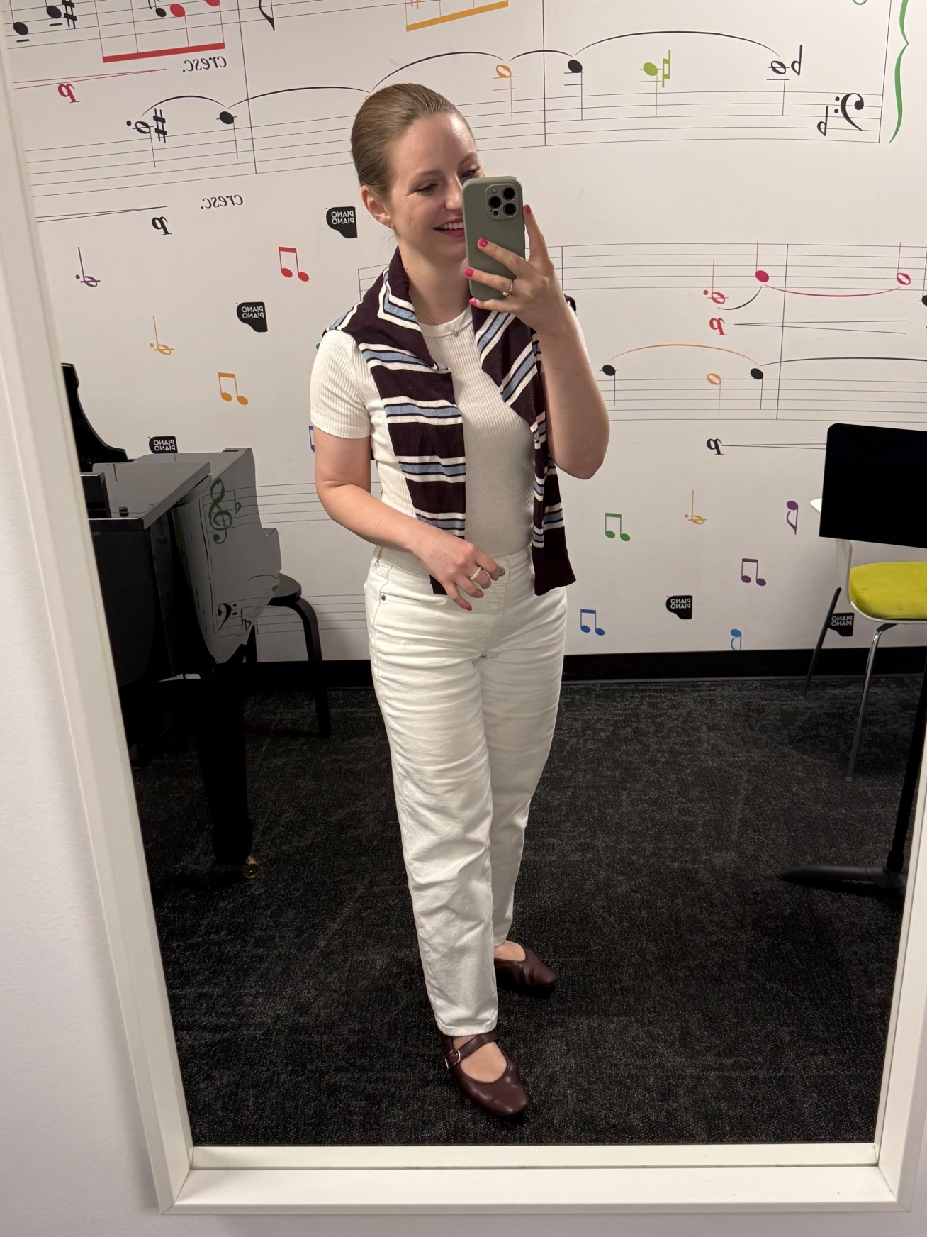 Love this all white look anchored in pops of burgundy 🤍

#LTKootd