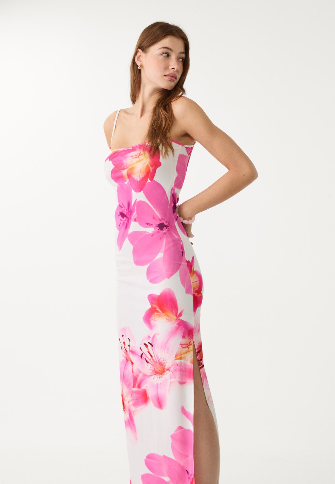 Langes Kleid mit Spaghettiträgern | Stradivarius DE