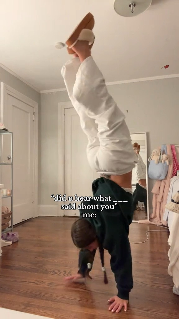 the world kept spinning
sweatshirt: xl

#LTKVideo #LTKStyleTip