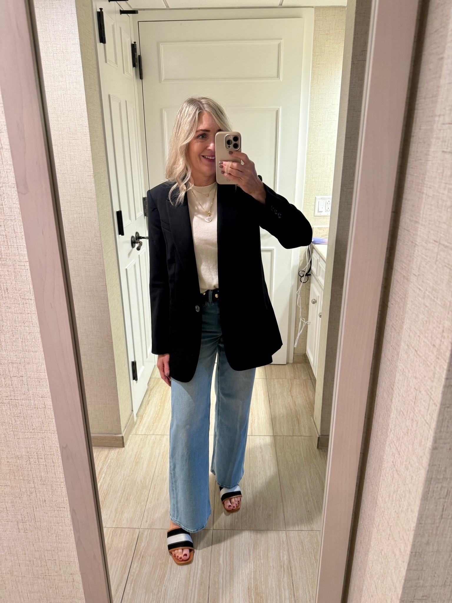Business casual workwear. @Quince cashmere tee size S, @Quince wide leg jeans 25/30. Nordstrom blazer size XS.

Workwear, teacher outfit, business casual, Quince denim, Quince outfit, affordable fashion, fashion over 40, fashion over 50

#LTKootd #LTKgrwm #LTKWorkwear