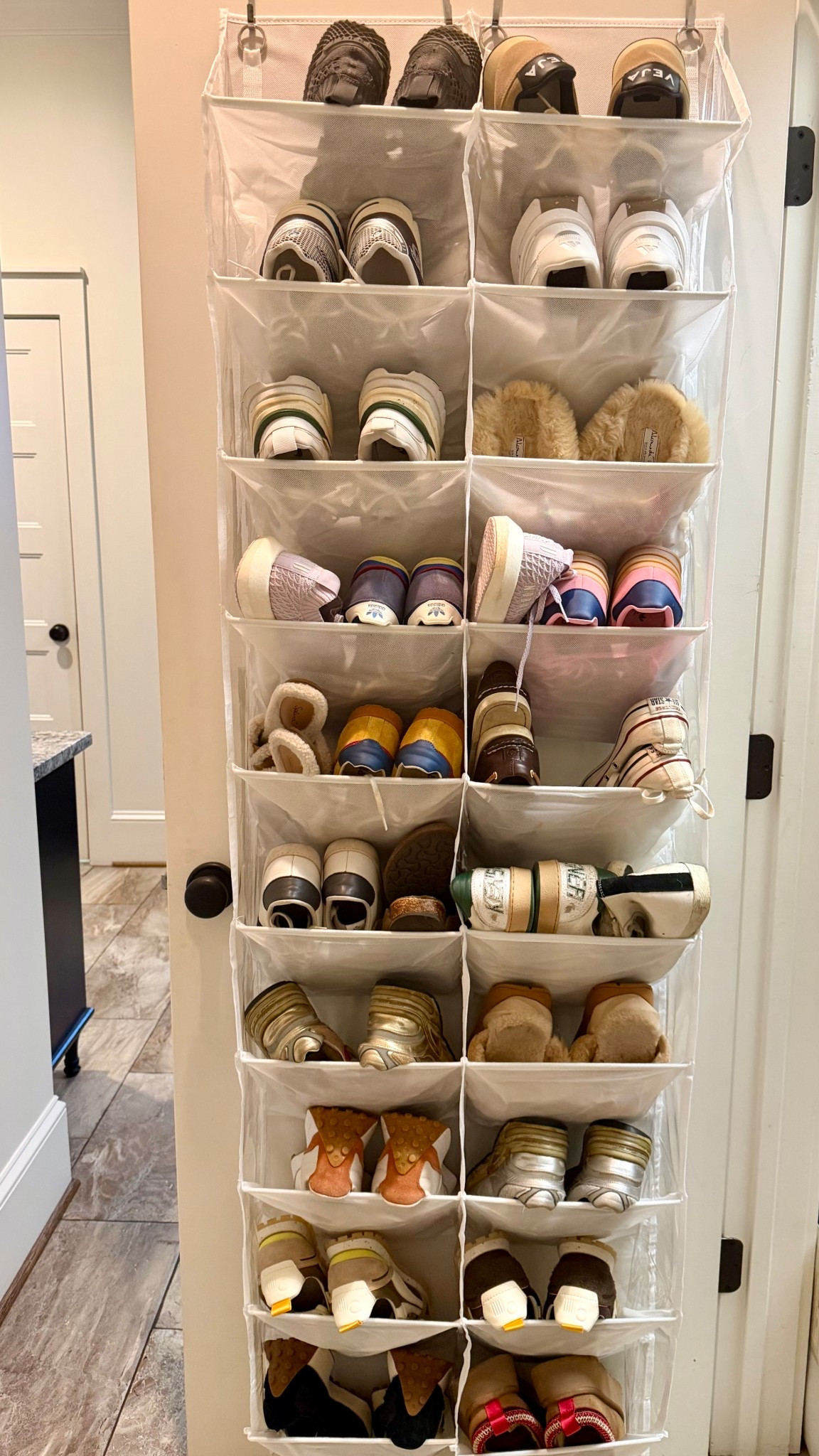 This shoe rack holds so many shoes!!

Organizing | Shoe Rack 


#LTKHome #LTKmomlife