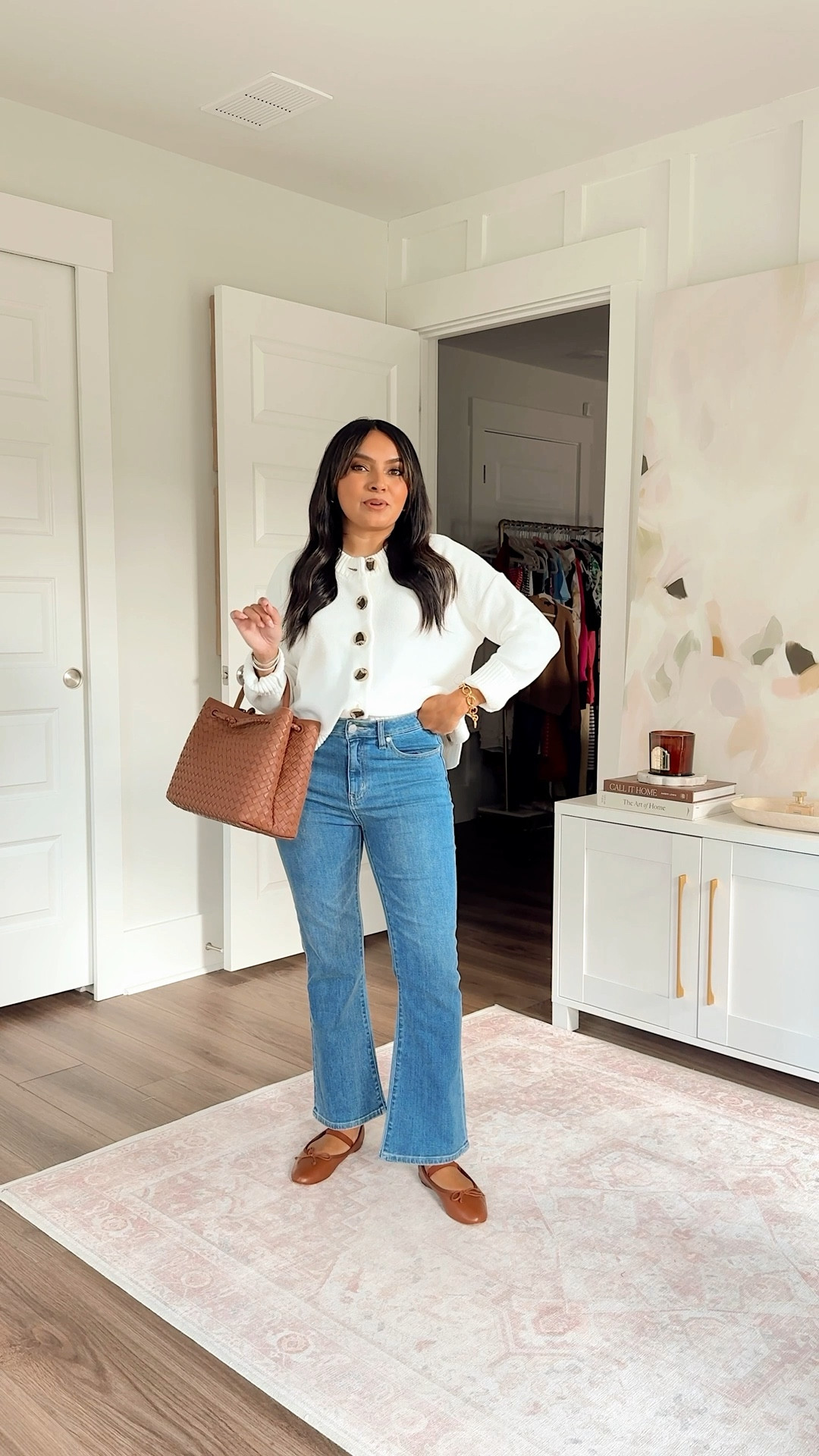 
Ivory white cardigan size xs TTS
Kick flare jeans size 26, 26” inseam TTS in color medium wash
Brown Cognac flats size 5 TTS


#LTKFindsUnder100 #LTKPetite #LTKStyleTip