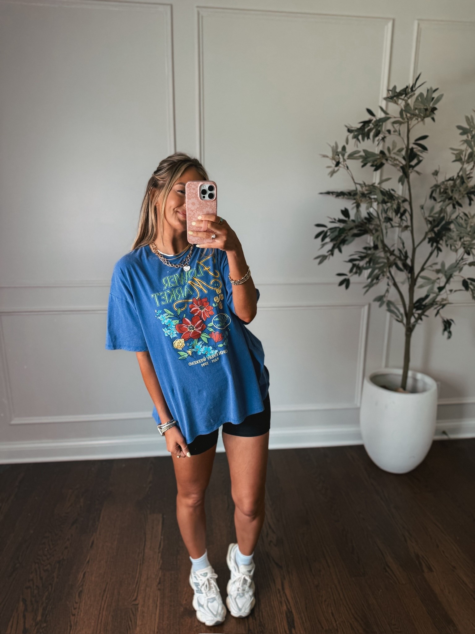 A cute oversized tee look for spring!! 🩵🌺🌼

#LTKootd #LTKgrwm #LTKSeasonal