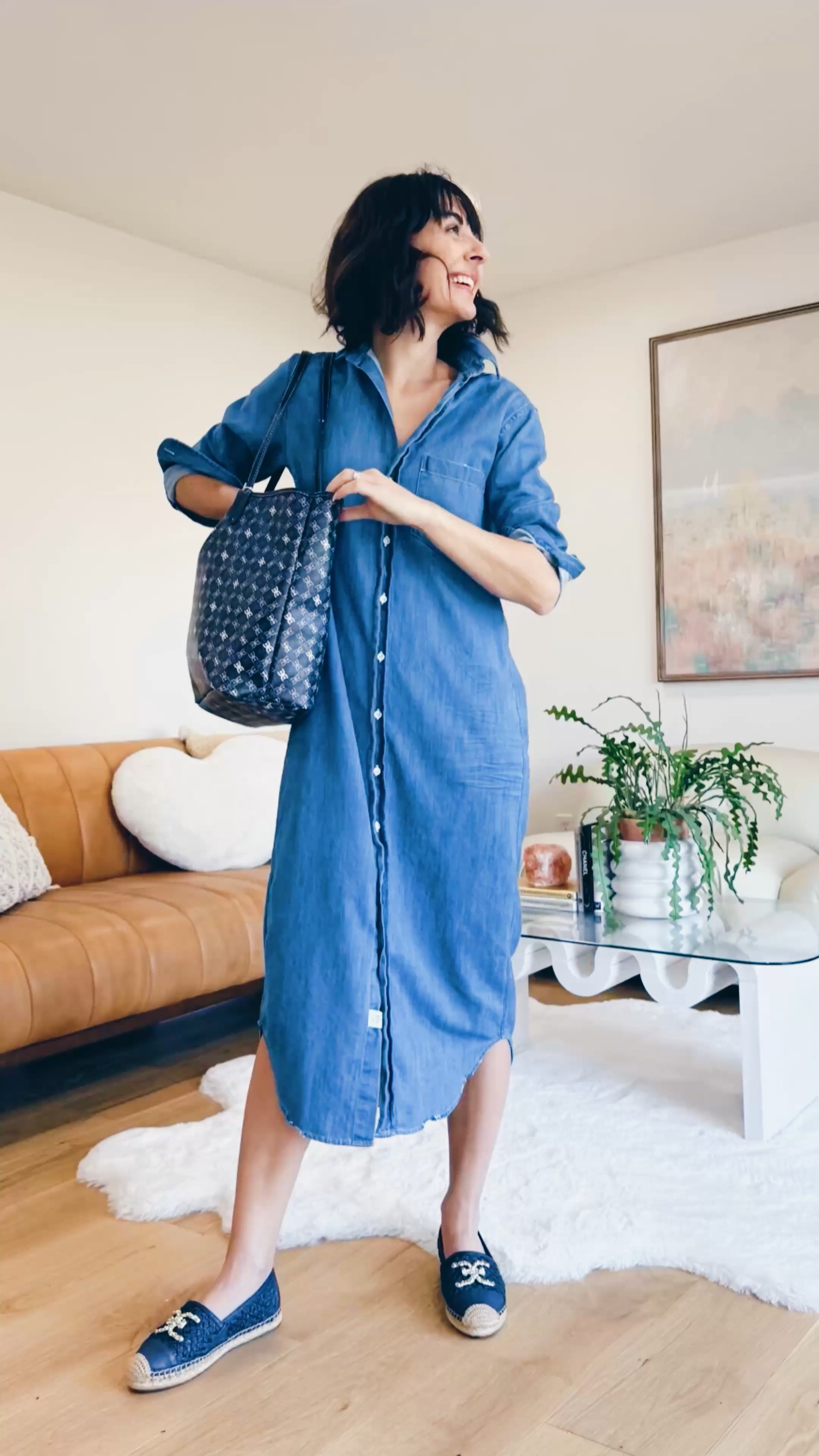 I’ve decided that I’m only going to wear luxurious quality loungewear. This woman-owned, women-led brand has this “haute” mama’s approval. My favorite pieces are these hand-finished triple fleece sustainable cotton pants and pullovers. They come in a lot of colors, but the British Royal Navy color is my favorite. My Frank and Eileen double-duty shirtdresses have become my new mom's uniform. I’m 5’4” and wearing an XS in all of the separates and an XXS in the shirtdresses.
#FrankandEileenPartner #WearLoveRepeat @FrankandEileen #liketkit @Shop.LTK