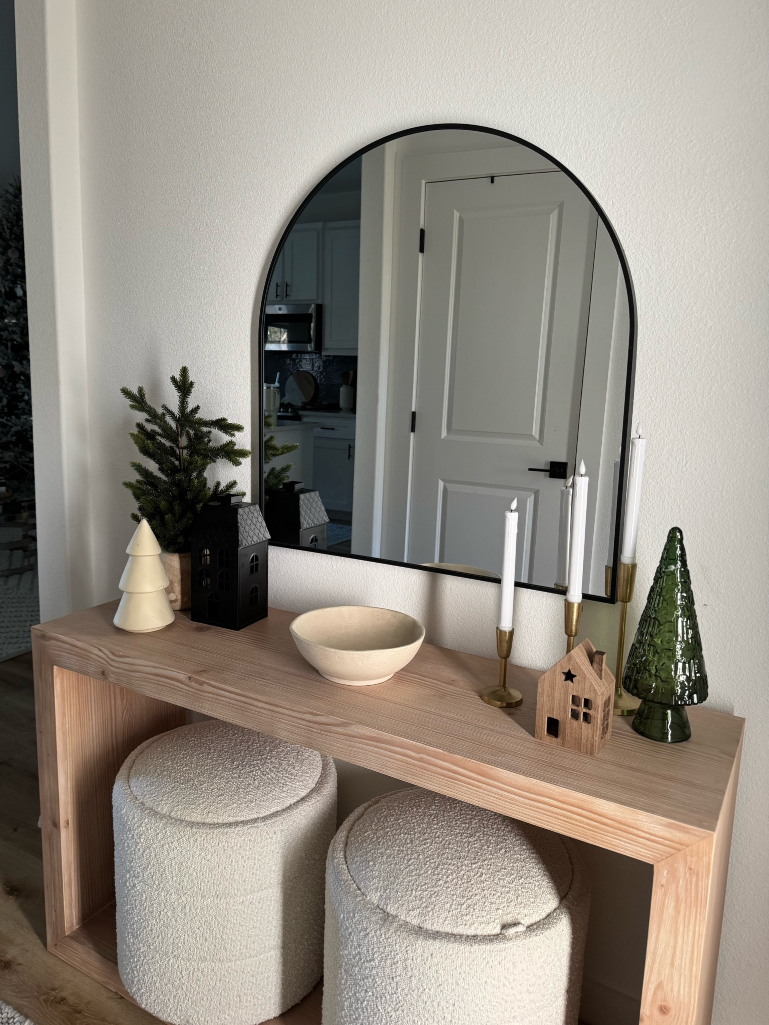 entry table 

#LTKHoliday #LTKCyberWeek #LTKGiftGuide