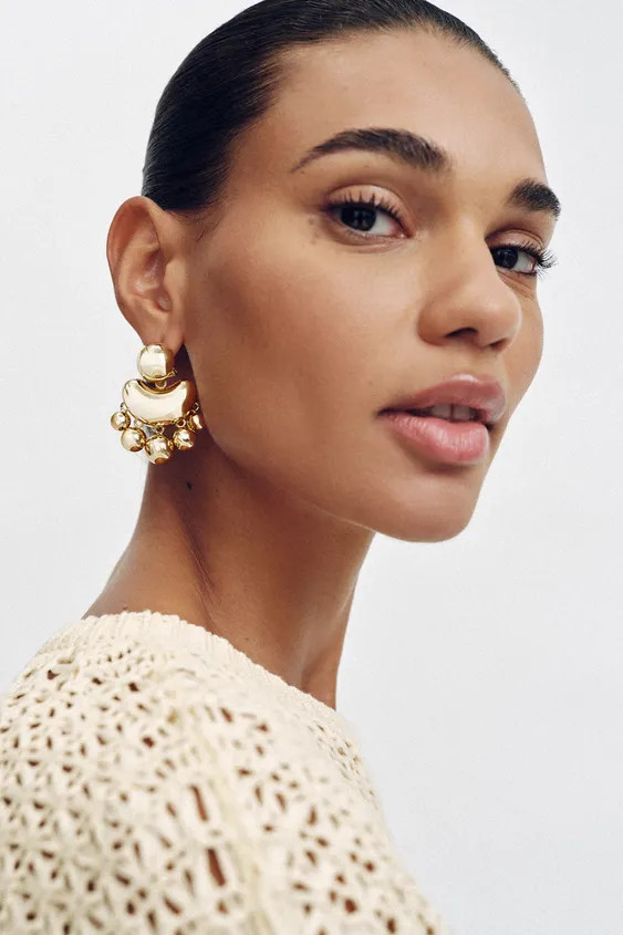 METAL EARRINGS WITH EMBOSSED PIECES | Zara IT