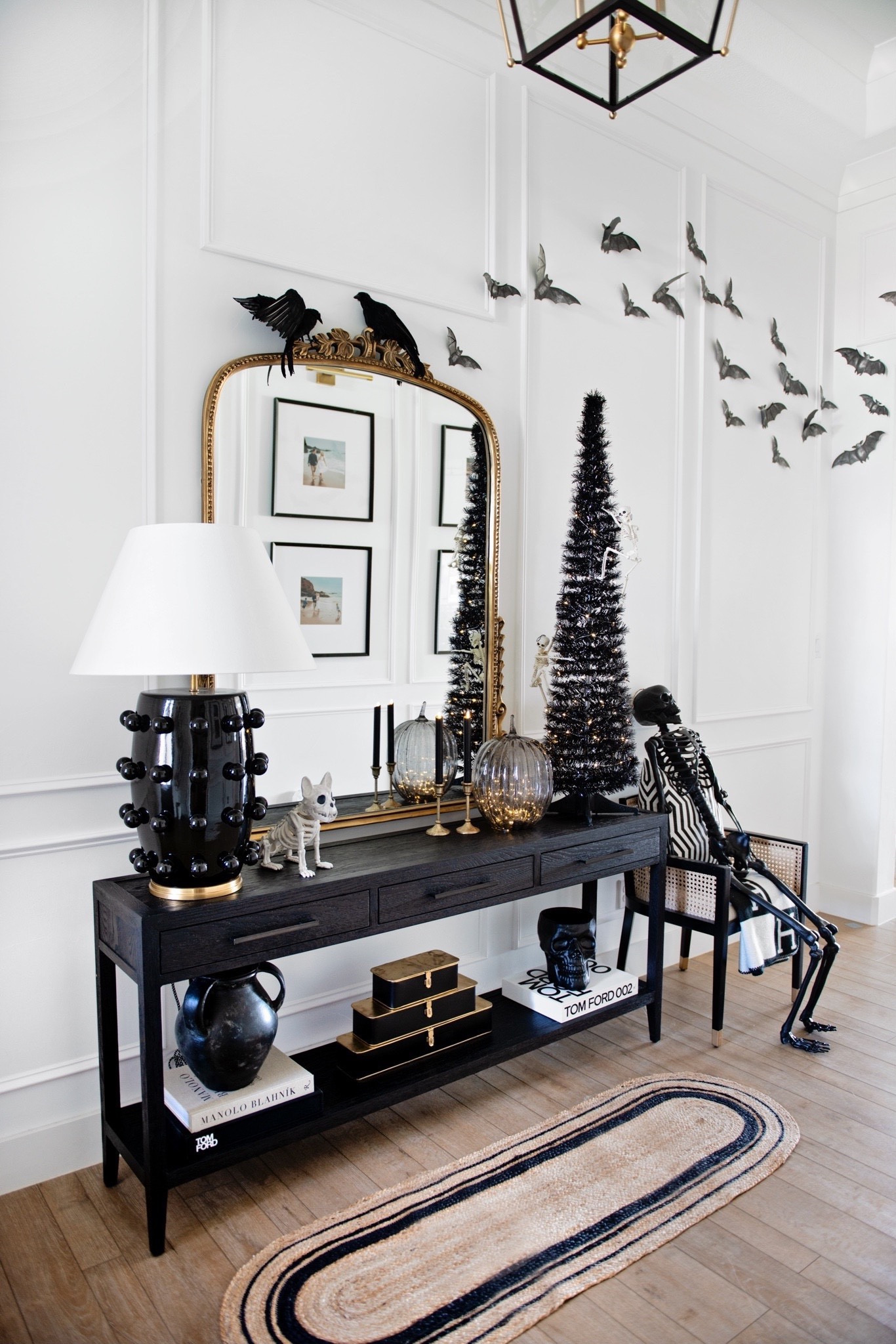 Fall Home, fall decor, Halloween, Halloween decor, Halloween decorations, entryway, entryway decor 

#LTKSeasonal #LTKFind #LTKhome