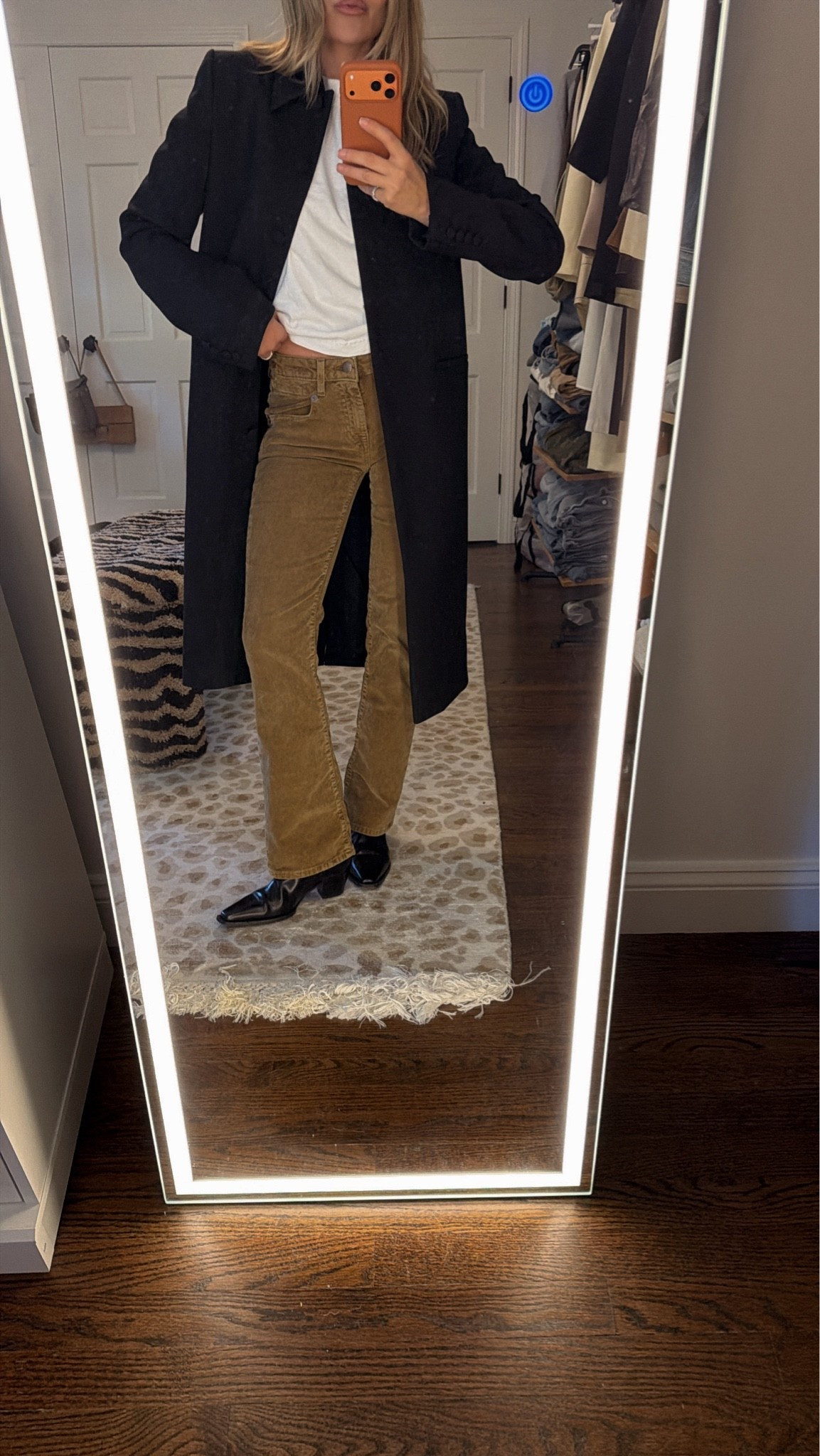 •Black coat Xs 
•Cords 25 (size up a size) 
•Leather skirt a 4 sized up 2 sizes fit a more low slung relaxed fit)
•grey trousers 2p 
•green faux suede size 24 true to size 
•cargo pants sized up to a 26 for baggier fit 
•black cropped pants Xs