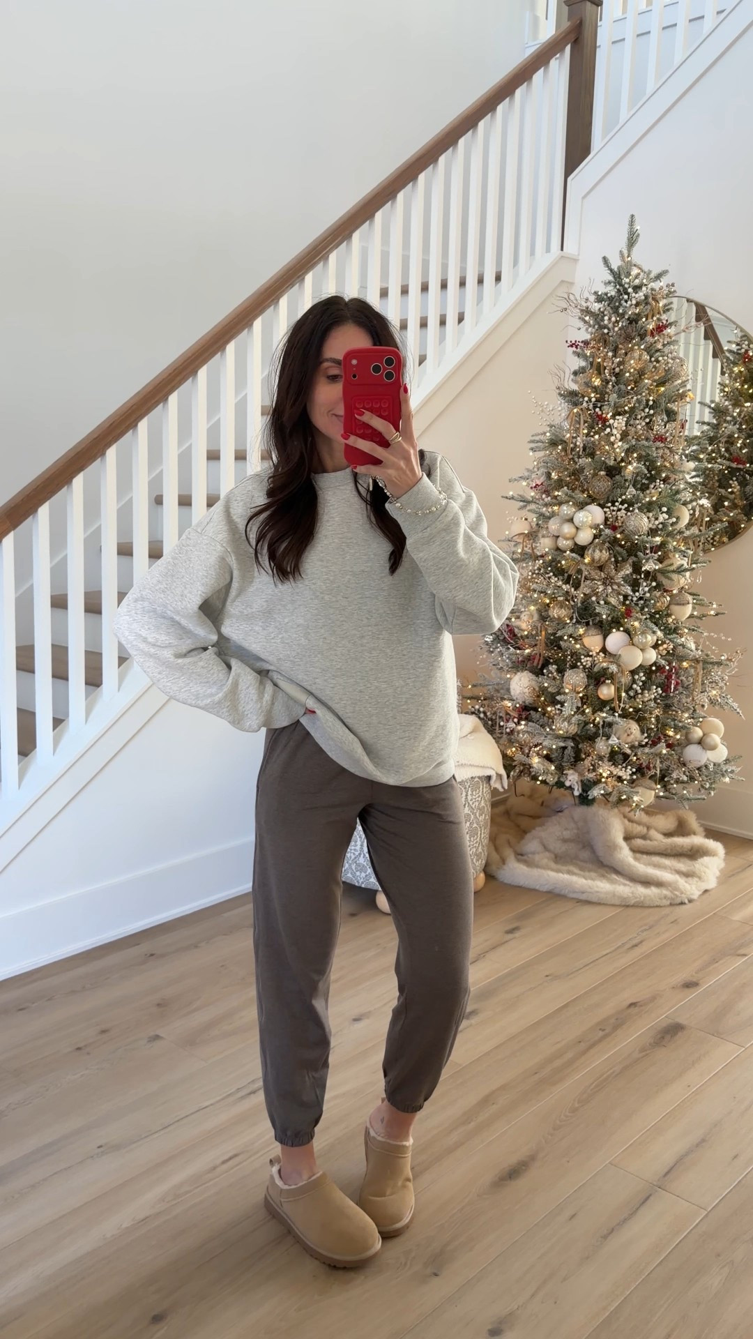 Running errands outfit ideas, the best joggers, comfy style, school drop off outfit, annabrstyle.

#LTKFindsUnder100 #LTKActive #LTKOver40