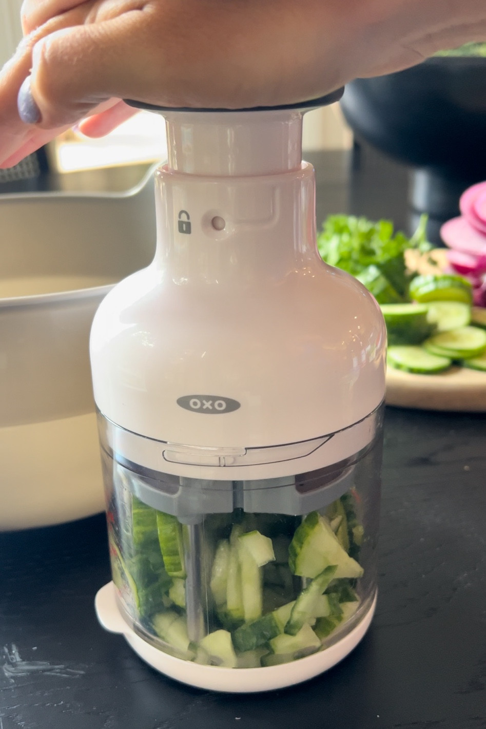 
Chopped Summer Corn Salad!🌽 #WalmartPartner Using the OXO Softworks chopper to quickly and easily chop up all the veggies! Perfect for soups in the fall as well! 

Ingredients: 

4 ears fresh corn (shucked)
1 cup grape tomatoes (halved) 
1 cucumber (chopped) 
1/2 cup red onion (chopped) 
1 cup crumbled feta cheese 
Handfuls of fresh parsley and basil 

Dressing: 

1/4 cup olive oil 
1 1/2 tablespoon red wine vinegar 
1 tablespoon lemon juice 
1 1/2 teaspoon honey 
1/2 teaspoon minced garlic 
Salt & Pepper 

Directions: 

1. Boil corn for a few minutes. Drain and cut kernels. 
2. Add corn, tomatoes, cucumber, onion, feta, and fresh herbs to a large bowl. 
3. Mix together dressing ingredients and pour over salad. 
4. Toss together and serve! (Can kept chilled for a couple hours.) 

OXO Softworks Chopper linked in my LTK!

https://liketk.it/4Mjz6

#walmartmusthaves 
@walmart 
