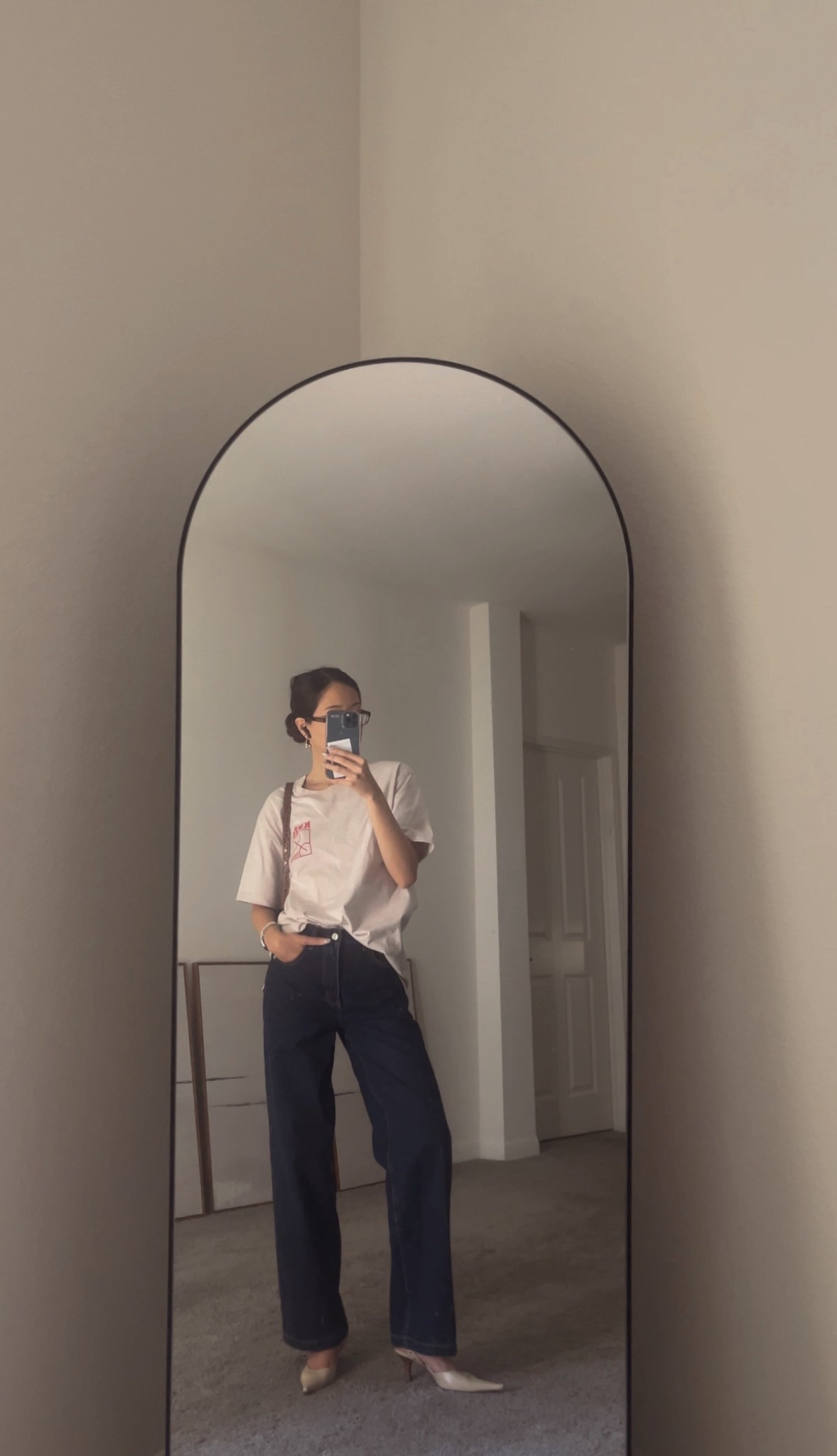 Sometimes I’m allowed to dress casually at work, and these dark denim jeans do the trick every single time, even as a holiday outfit 👏🏻

Linking similar pairs of denim that fit this vibe here. 


#LTKFindsUnder100 #LTKWorkwear #LTKootd