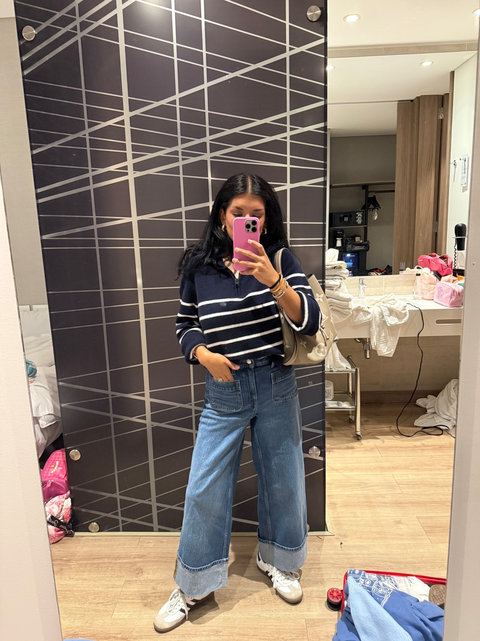 OOTD 🤍

#adidas #bananarepublic #sweater #jeans #shoes 

#LTKSeasonal #LTKStyleTip #LTKShoeCrush