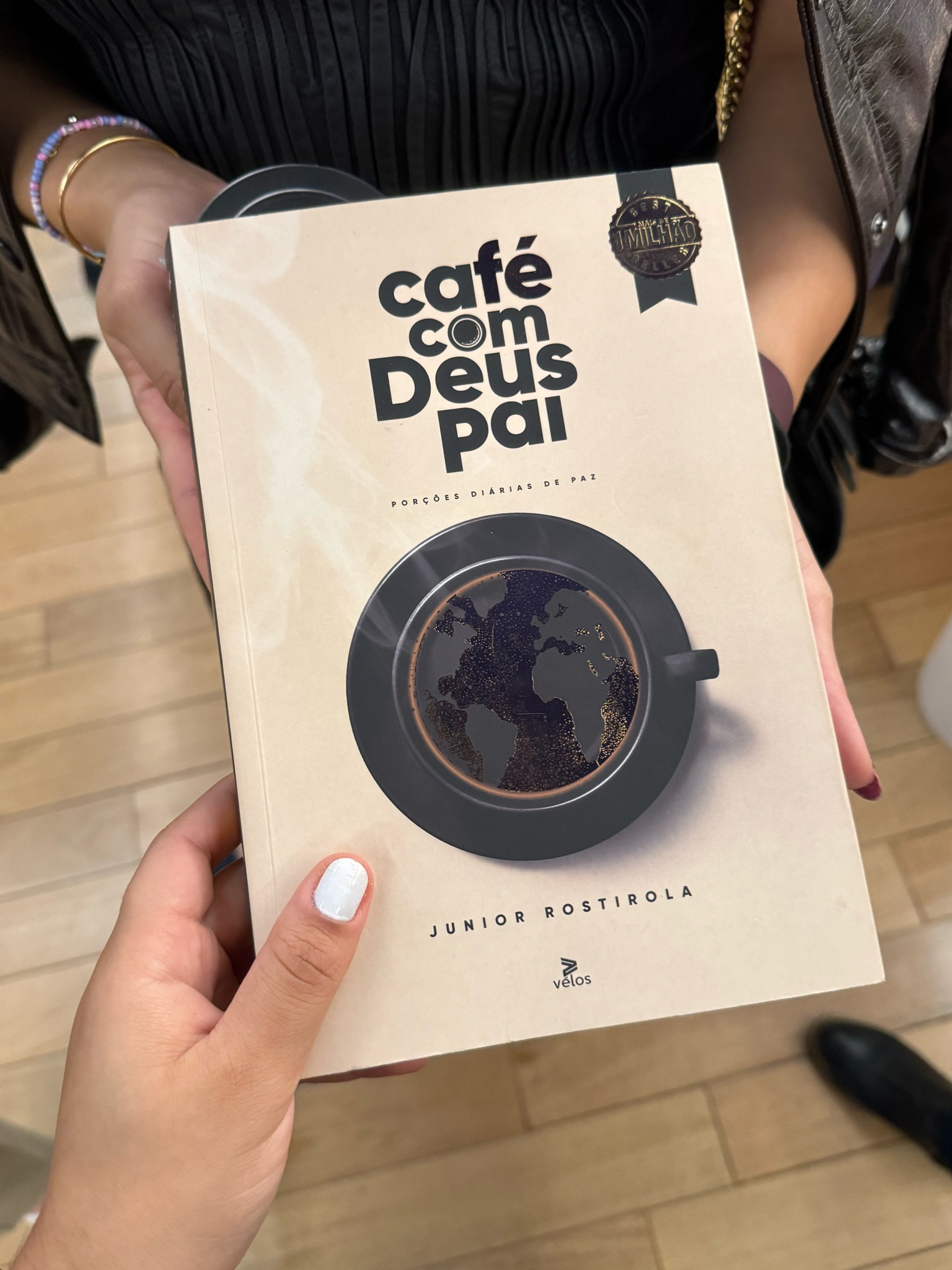 O devocional mais famoso do Instagram, são 366 mensagens, uma para cada manhã ☕️

#LTKbrasil