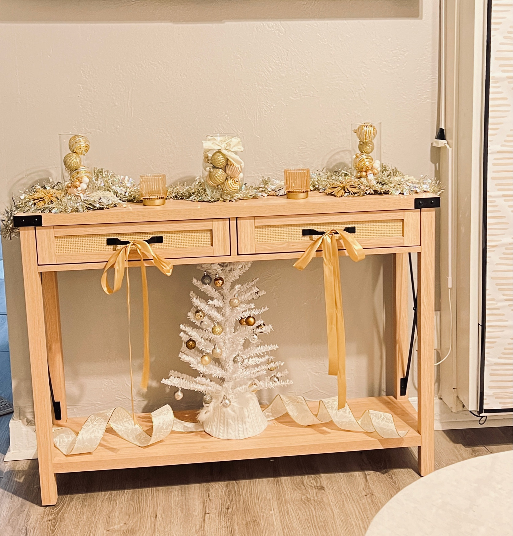 Our new entryway table!! I had to style it with our Christmas decor!✨🤩

#LTKhome #LTKSeasonal #LTKfindsunder100