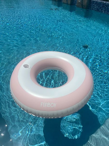 Pool float pink 

#LTKSwim