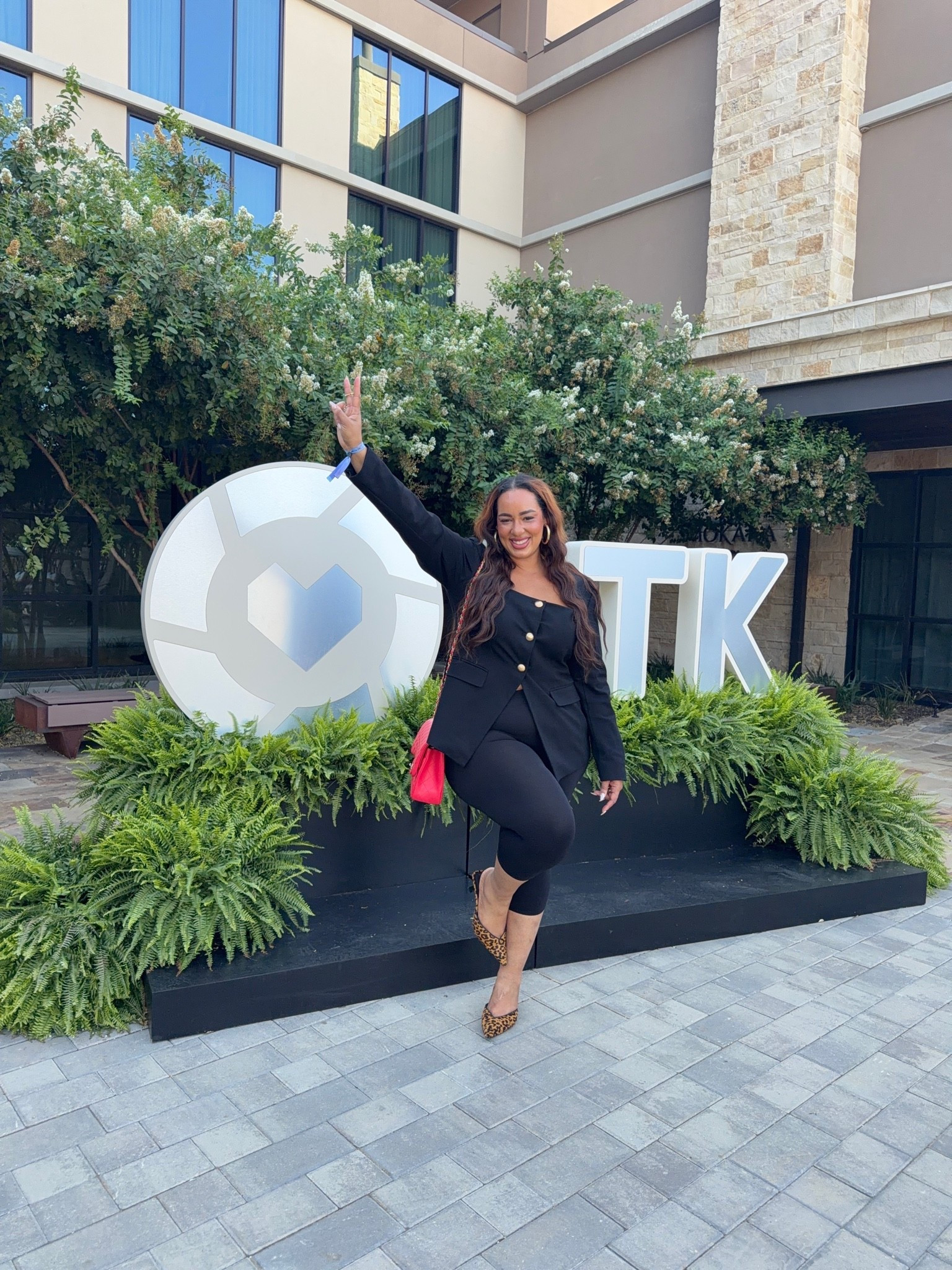 Casual friday look! Thisbis probably not a typical “conference” look but could be with regular capris

#LTKCon #LTKMidsize #LTKPlusSize