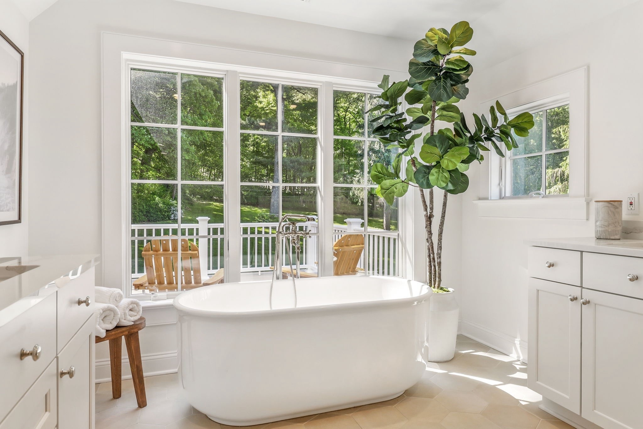 Tucked away in the trees, this bathroom is all about slow moments and scenic views
