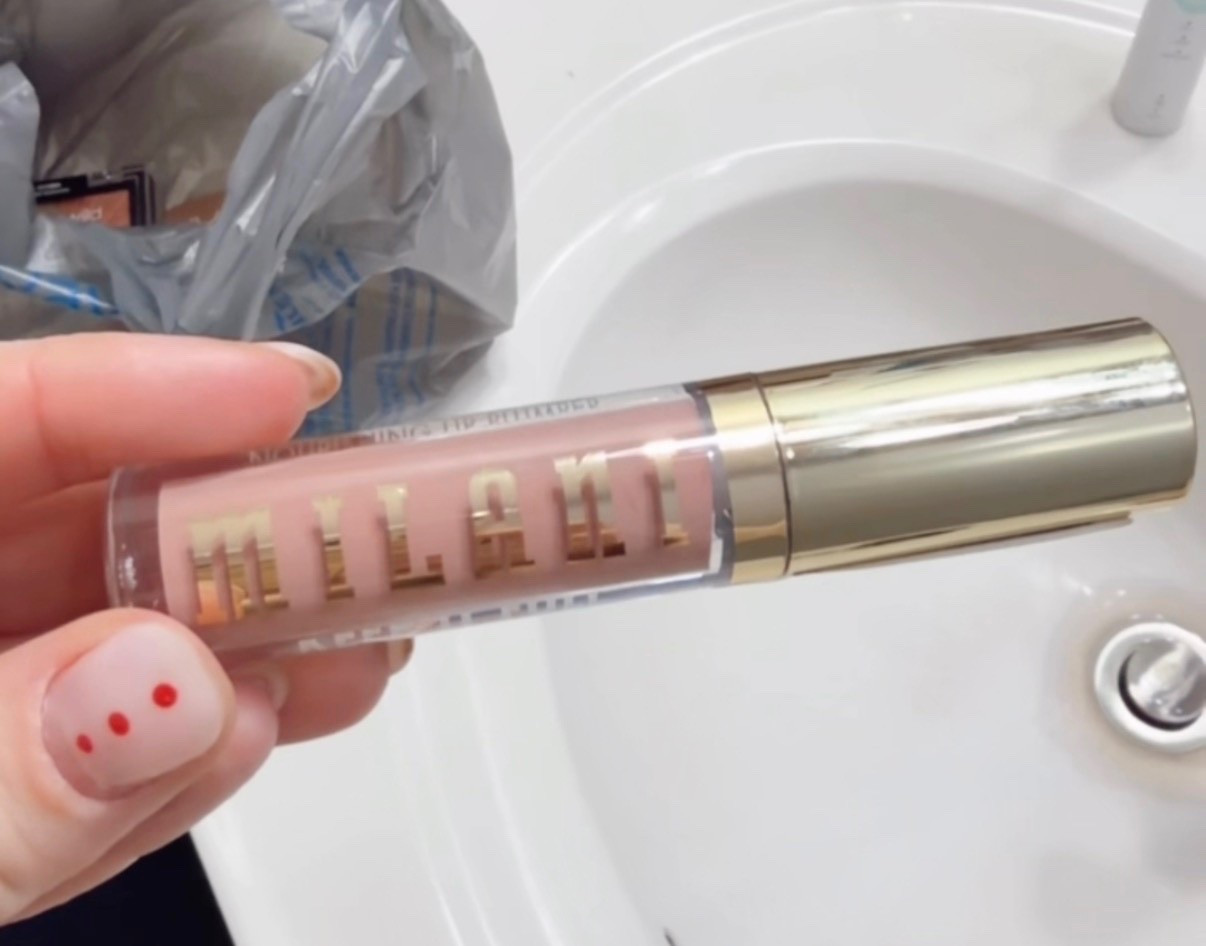 Just saw that my favorite new lip gloss is on sale for $11! This is the perfect neutral lip color! I linked the liners I use with it too. 💋 

Lip gloss: soft rose, Liners: Mauve and Rosy Brown

#LTKgrwm #LTKSpringSale #LTKBeauty