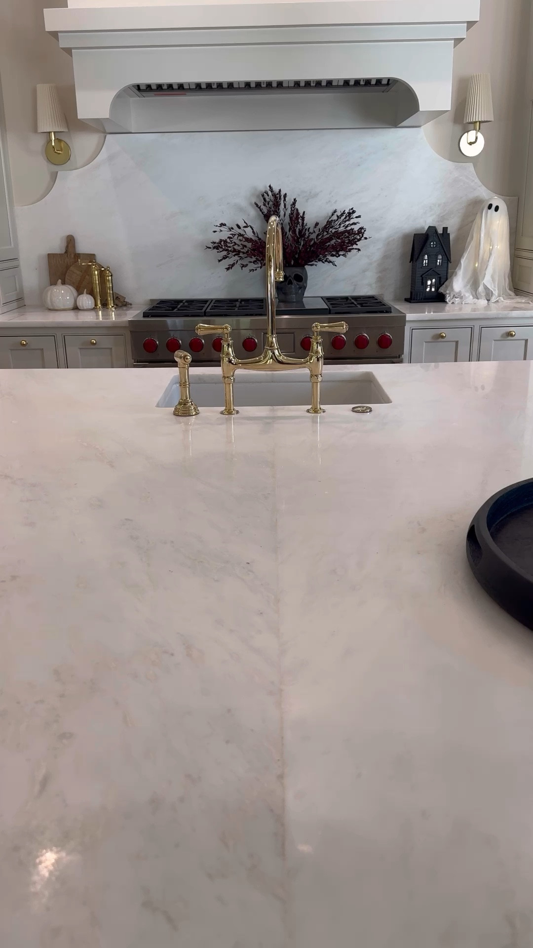 Halloween Centerpiece Idea. This Halloween cookie jar and the terracotta pumpkins are so good!

#LTKSeasonal #LTKHome #LTKVideo