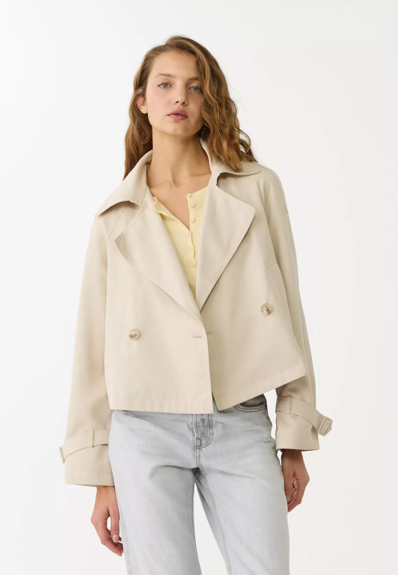 Kurzer fließender Trenchcoat | Stradivarius DE