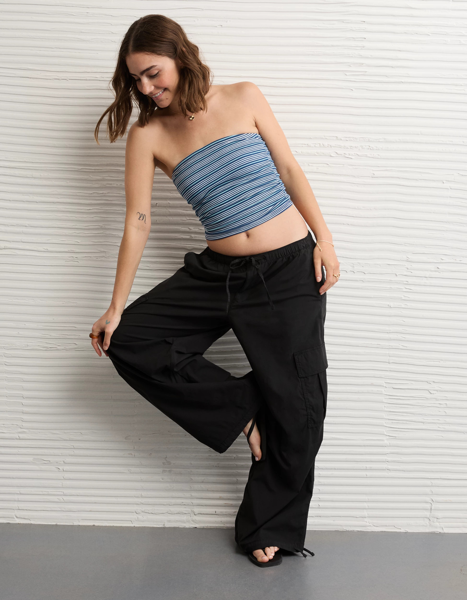 AE Low-Rise Baggy Cargo Parachute Pant | American Eagle Outfitters (US & CA)