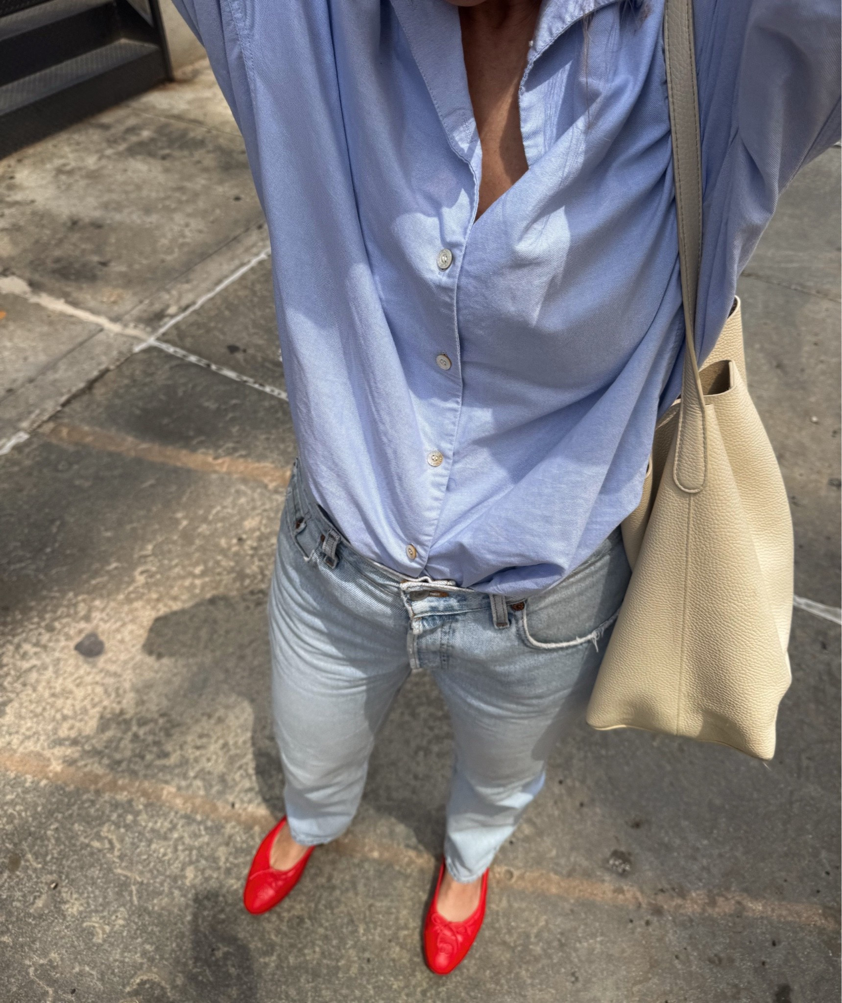 I'm wearing a medium in the button down which is my usual size. For a more fitted look, size down. 

The Levi's I'm wearing are vintage but the pair i included are so similar. I wear them regularly (the similar pair).
