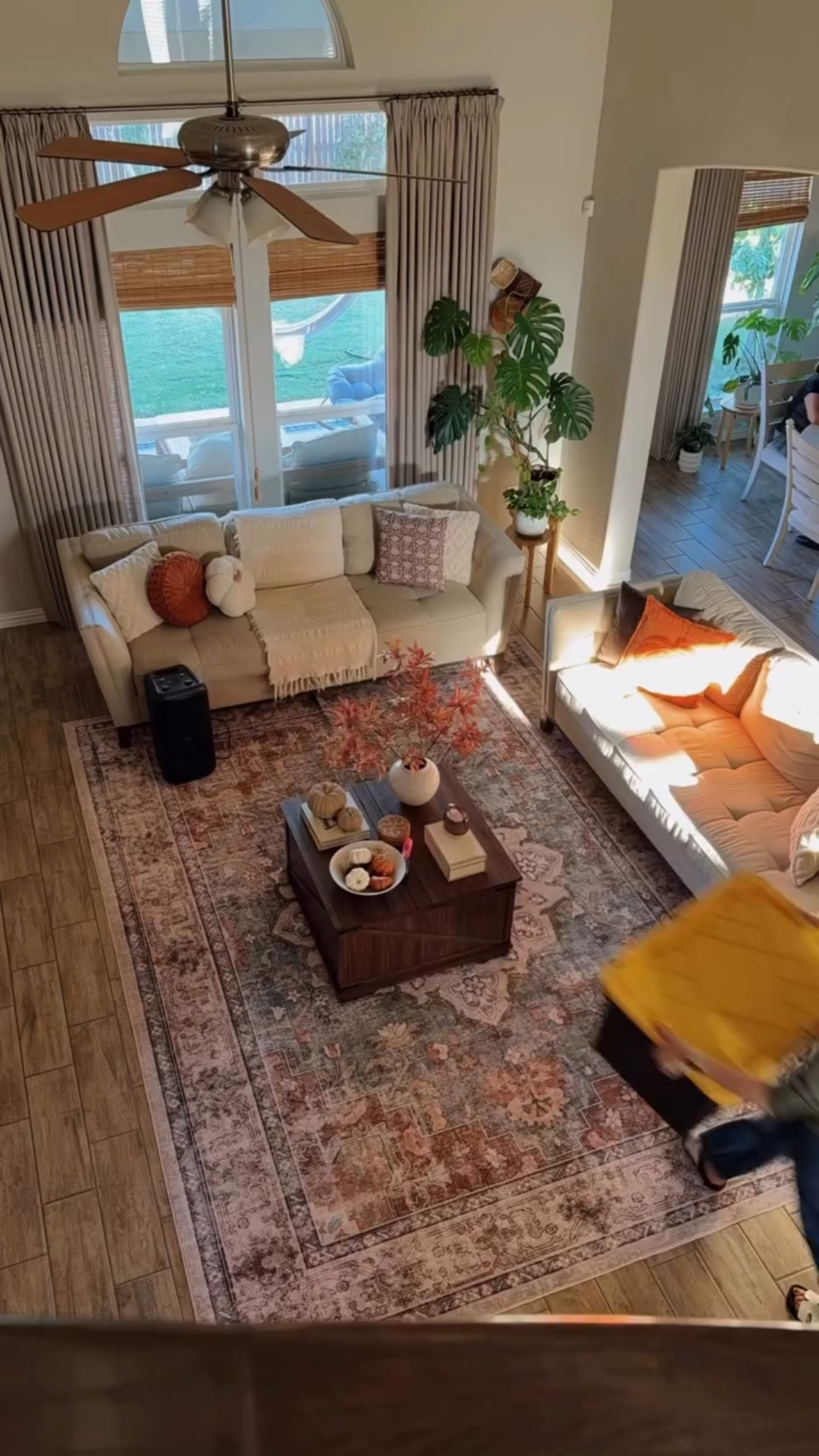 Quitemos la decoración de Otoño para limpiar y dar la bienvenida a la mejor época del año: La Navidad 🎄🌟 Está época está llena de alegrías y momentos especiales, pero también de nostalgia cuando estamos lejos de nuestros seres queridos. Desde que vivo en Estados Unidos he pasado muchas Navidades donde sueño estar al lado de mi familia. Y no, no estoy triste, porque este año los abrazaré 🙏🏻🥹 Desde ya contando los días! 

Putting away my fall decorations to clean and prepare to decorate for Christmas 🎄
#cleaning #organization #christmas #christmasiscoming #navidad #holidayseason #latinamom #momlife

#LTKHoliday