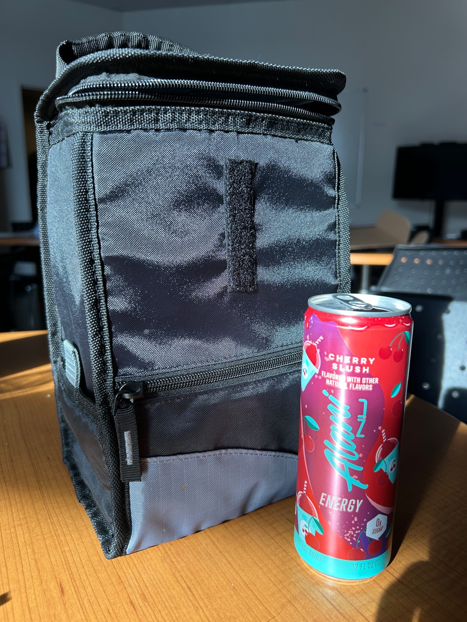 Thought I’d share my lunch bag I use at work. I love that it has all the pockets for things! Comes in other patterns and colors too and right around $12! 

Lunch box
Lunch bag
Walmart lunch bag
Work 
Energy drink 
Day in the life 

#LTKHome #LTKWorkwear #LTKKids
