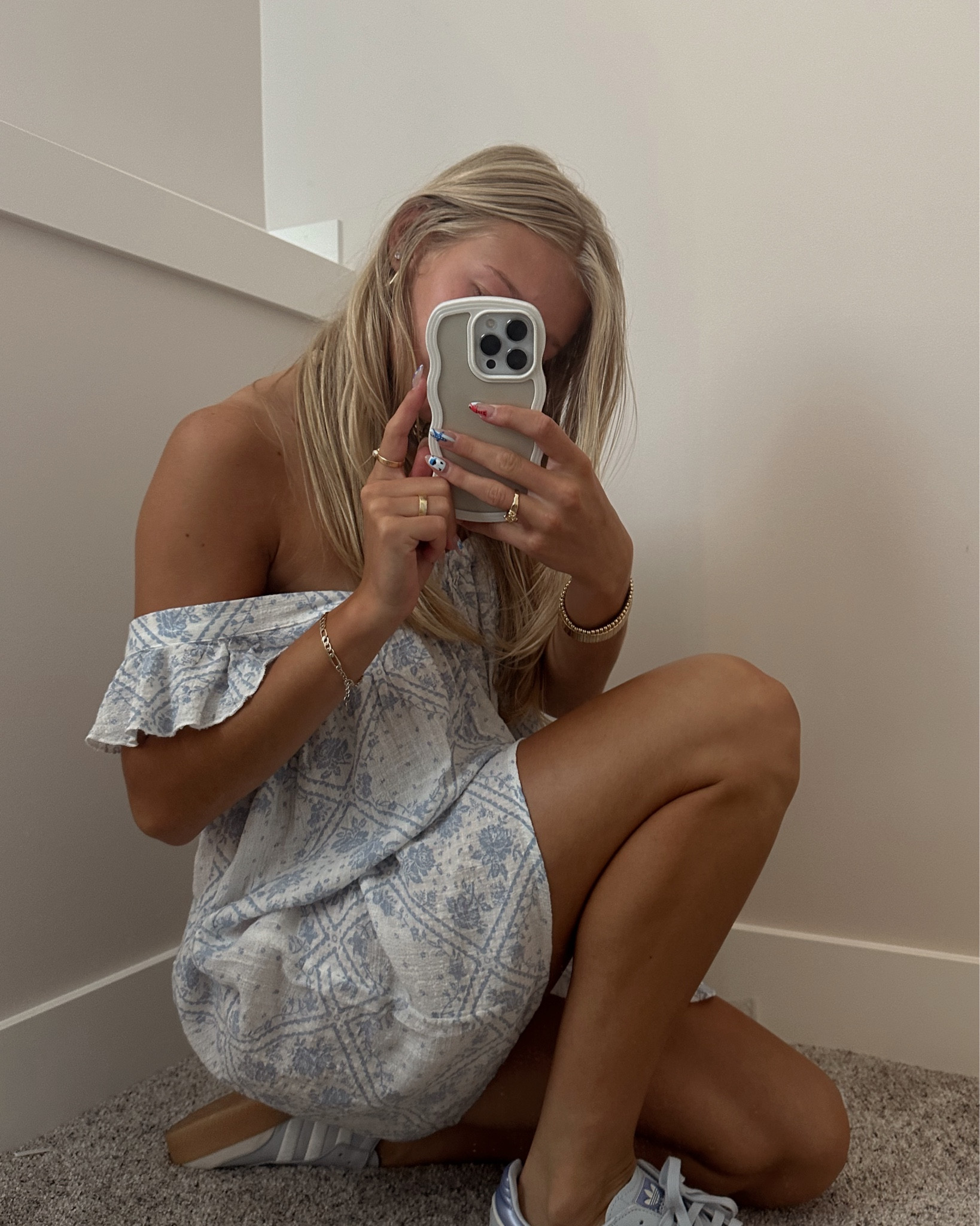 Part 19 | cute casual babydoll dress fit. Under $50

Dress- Urban outfitters (small)
Shoes- Adidas (8.5)
Necklace - Marshalls

#LTKShoeCrush #LTKFindsUnder50 #LTKSeasonal