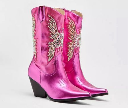 The most PERFECT boot!!! 💖✨

#LTKshoecrush #LTKstyletip #LTKFestival