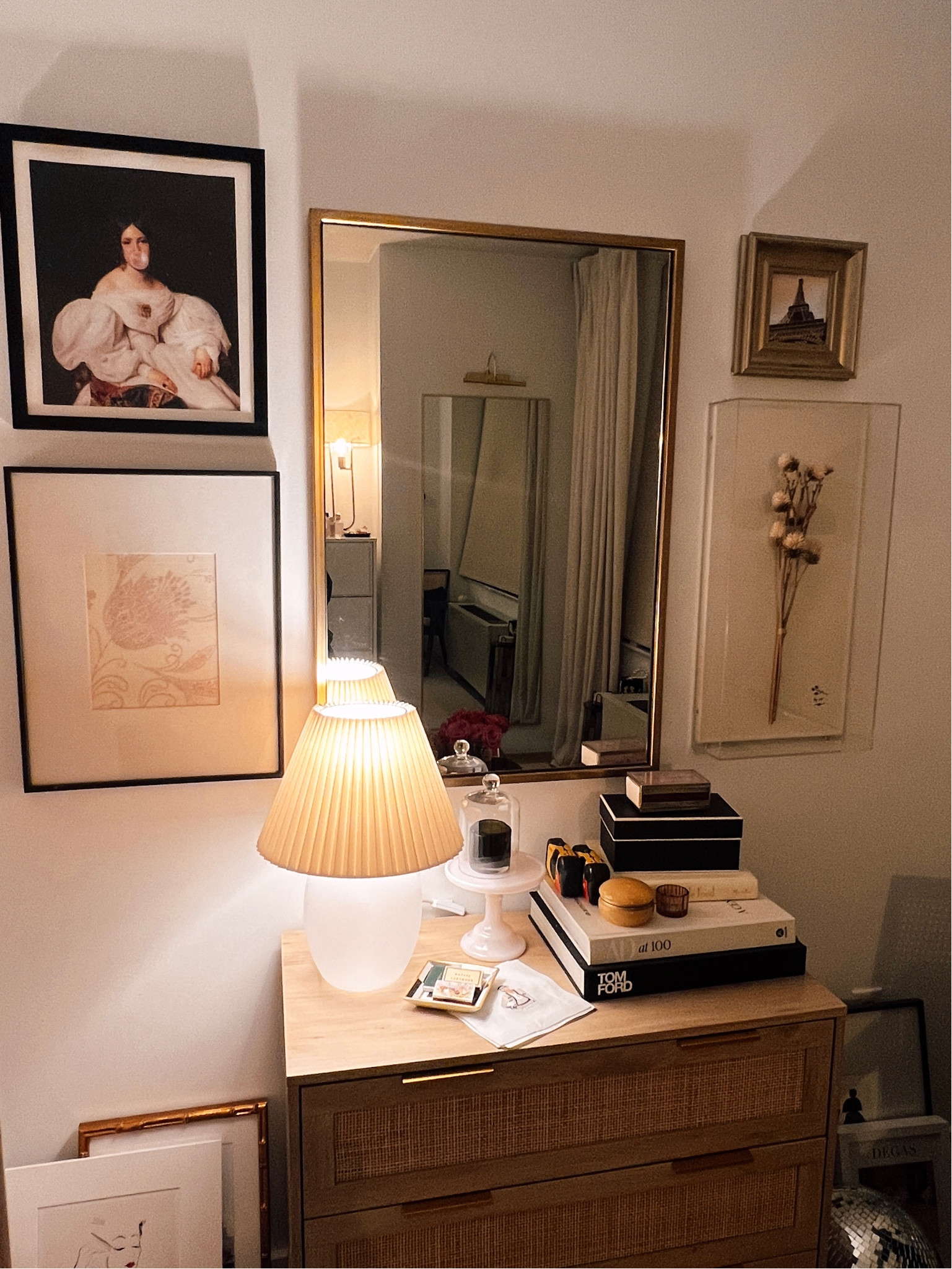 My favorite spot in my studio apartment. It makes my space feel so cozy and classic! #LTKhome #LTKGiftGuide

#LTKSeasonal