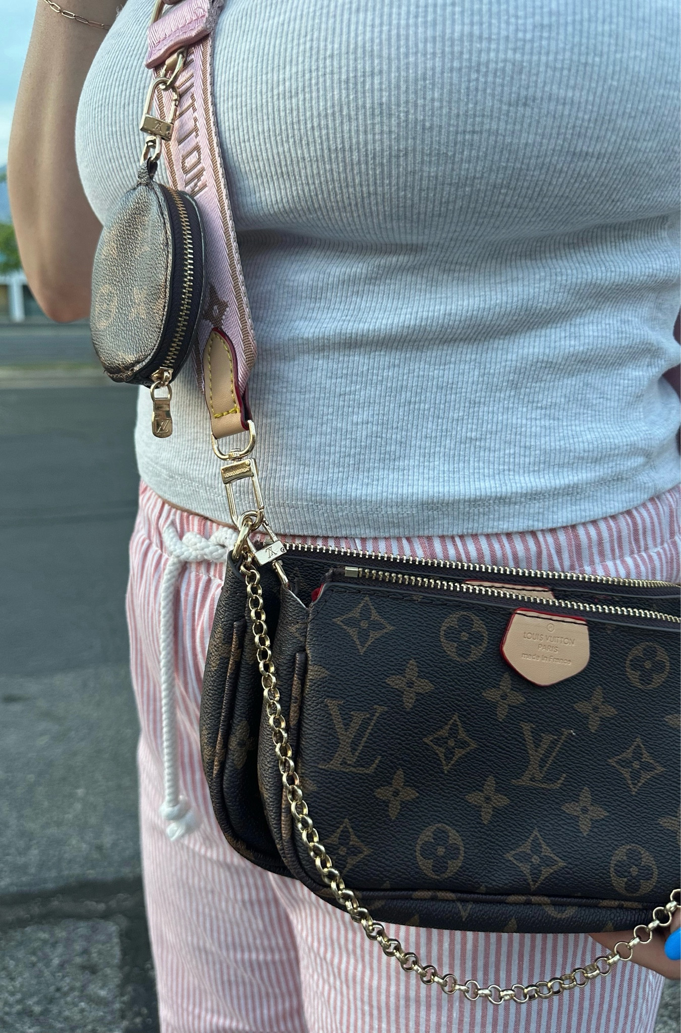 This DHgate Louis Vuitton crossbody purse looks amazing and it’s $25 + free shipping!! Perfect for fall. 

#LTKBacktoSchool #LTKTravel #LTKItBag