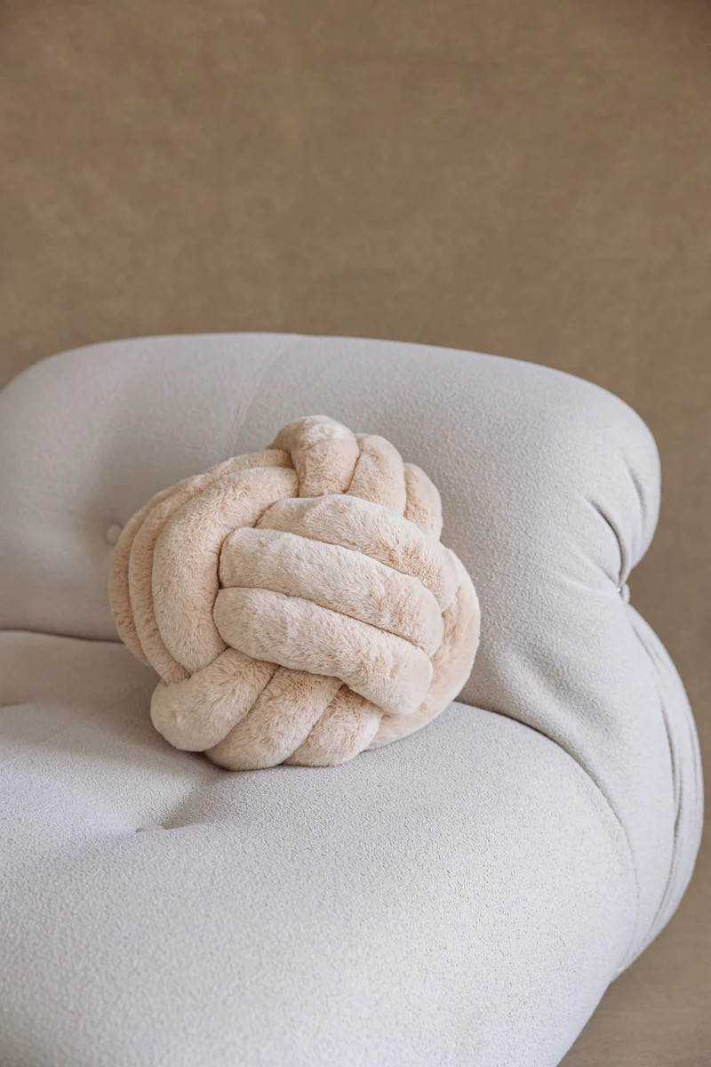 Knotty Pillow Sand | Lola Blankets